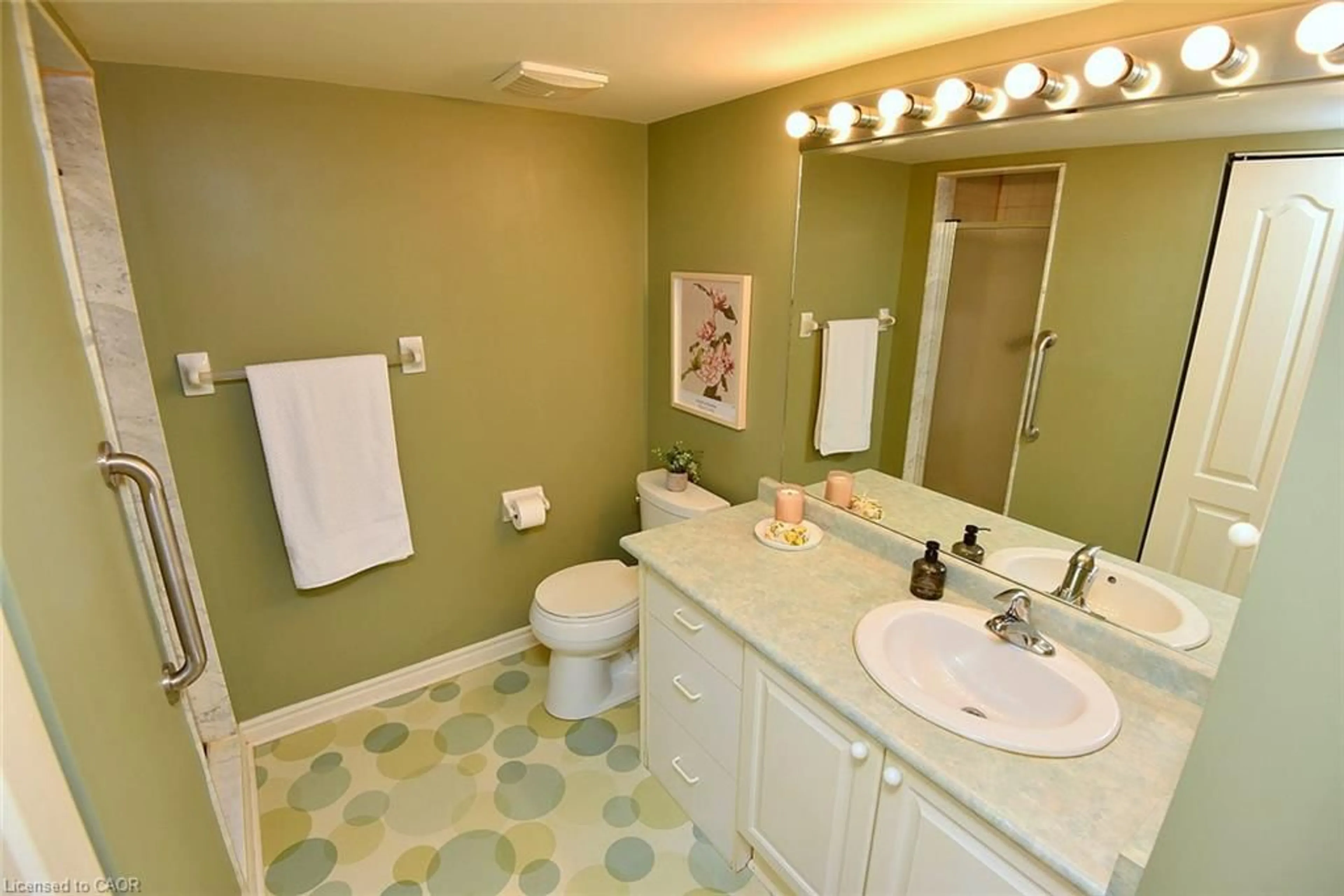 Standard bathroom, ceramic/tile floor for 600 Silverbirch Blvd #103, Mount Hope Ontario L0R 1W0