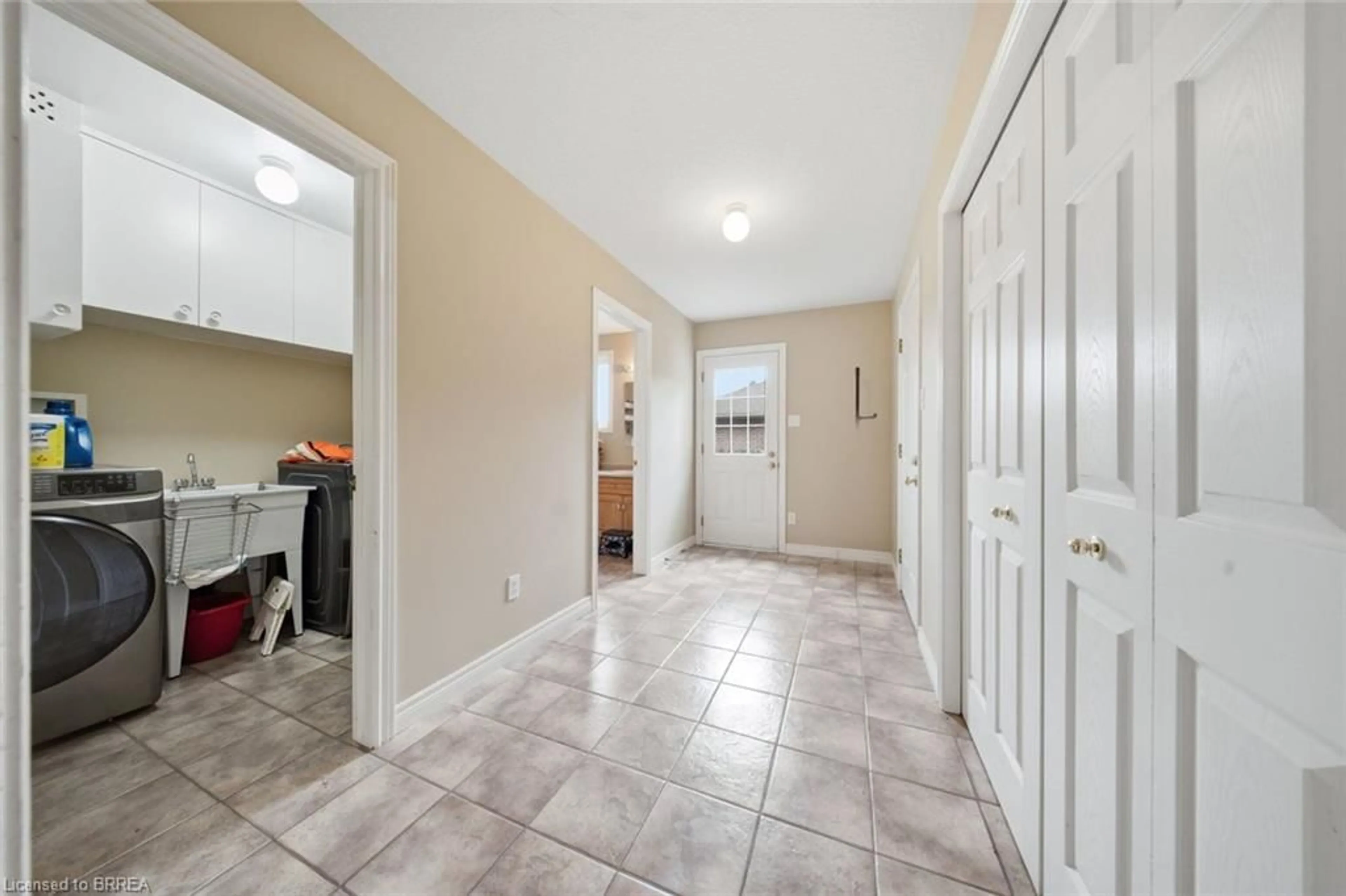 Indoor entryway for 61 Sunnyside Dr, St. George Ontario N0E 1N0