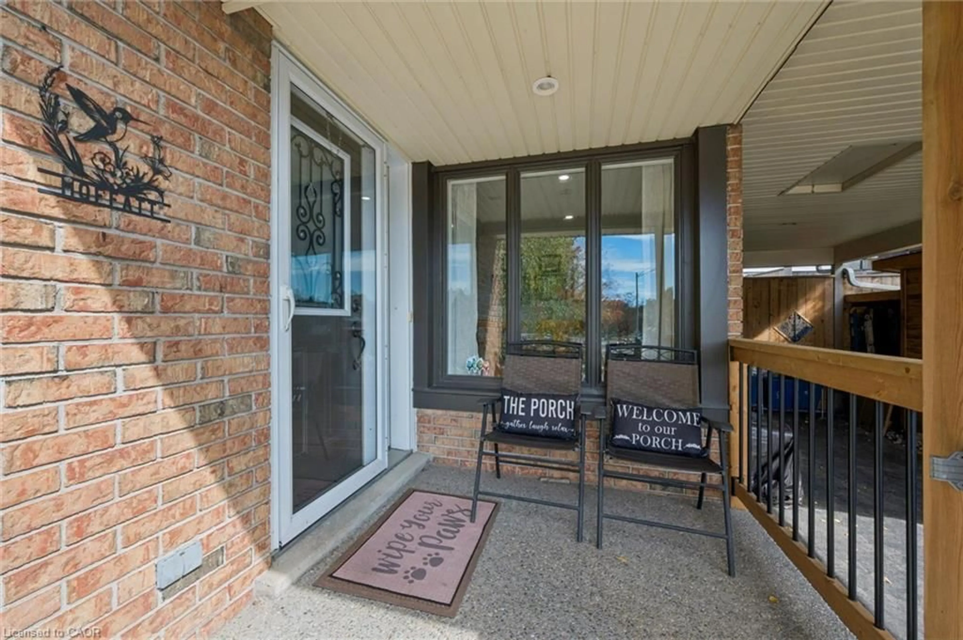 Indoor entryway for 172 Laurentian Dr, Kitchener Ontario N2E 1Y3