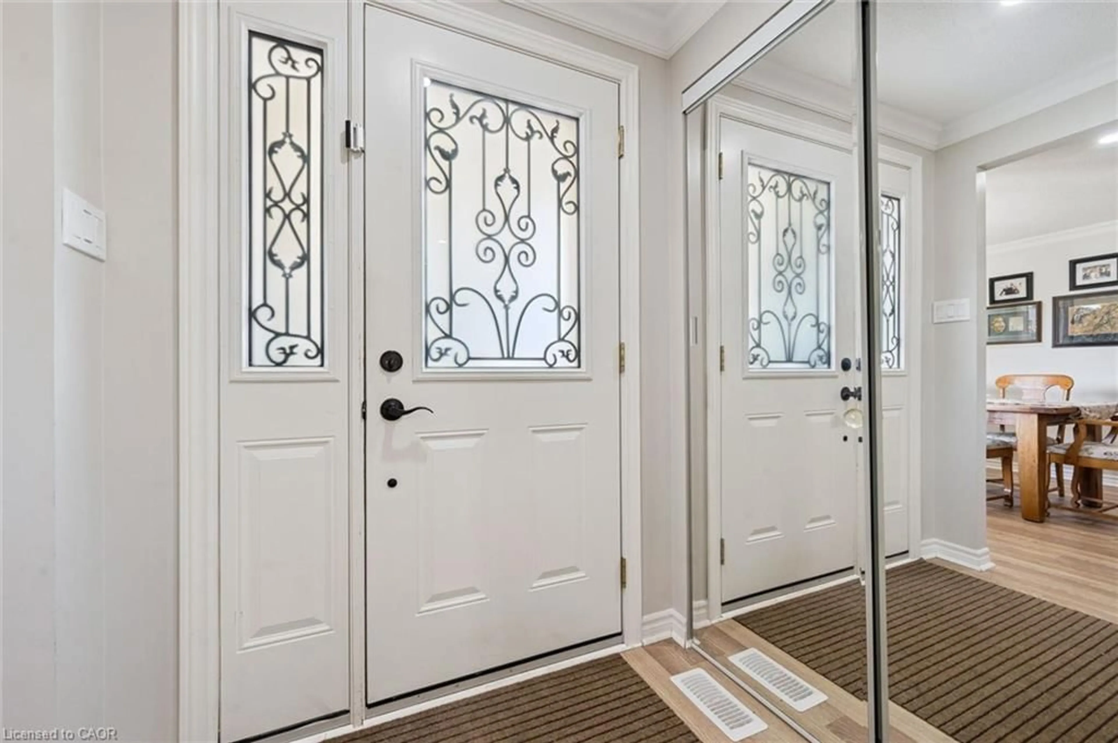 Indoor entryway for 172 Laurentian Dr, Kitchener Ontario N2E 1Y3
