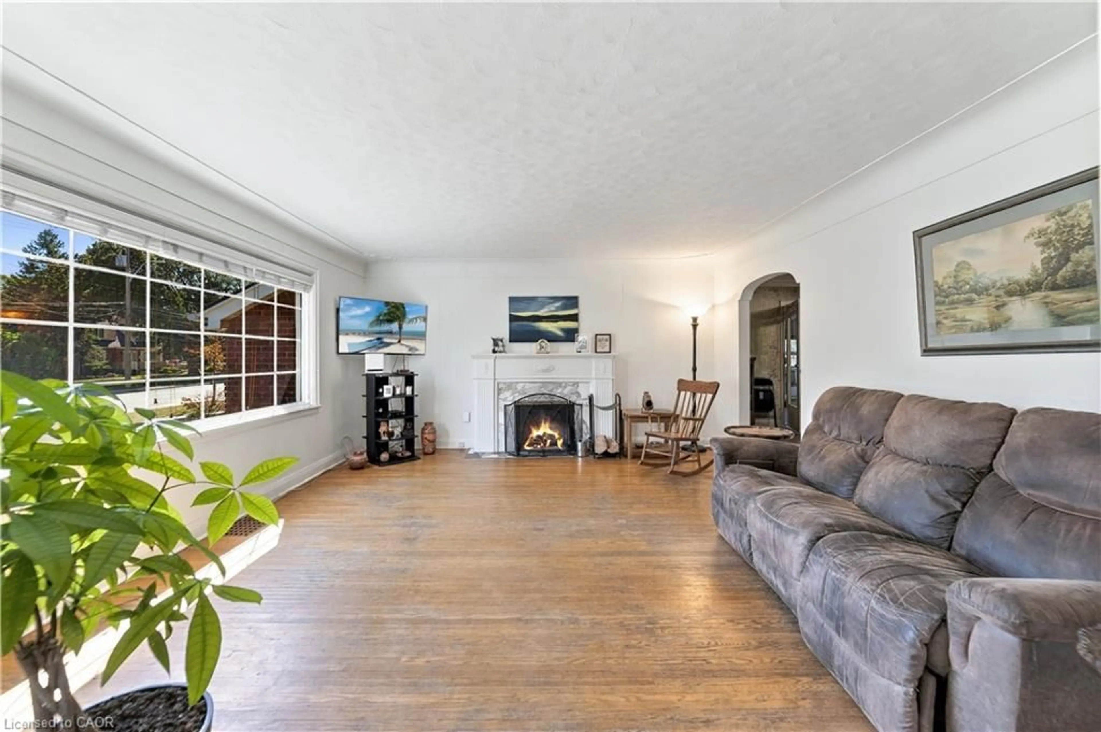 Living room with furniture, unknown for 106 Pottruff Rd, Hamilton Ontario L8K 4A2