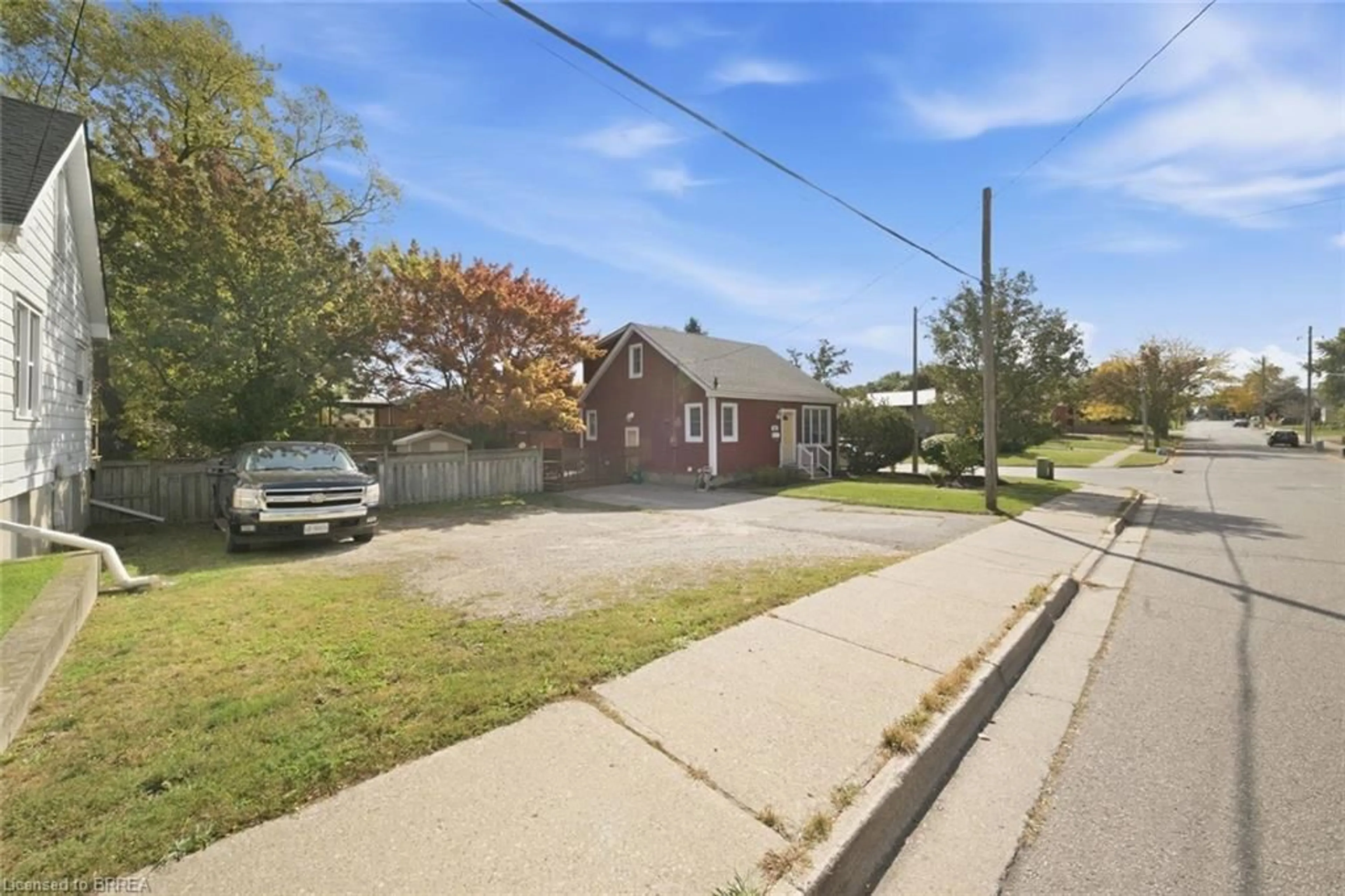 A pic from outside/outdoor area/front of a property/back of a property/a pic from drone, street for 243 Sydenham St, Brantford Ontario N3R 3Z6