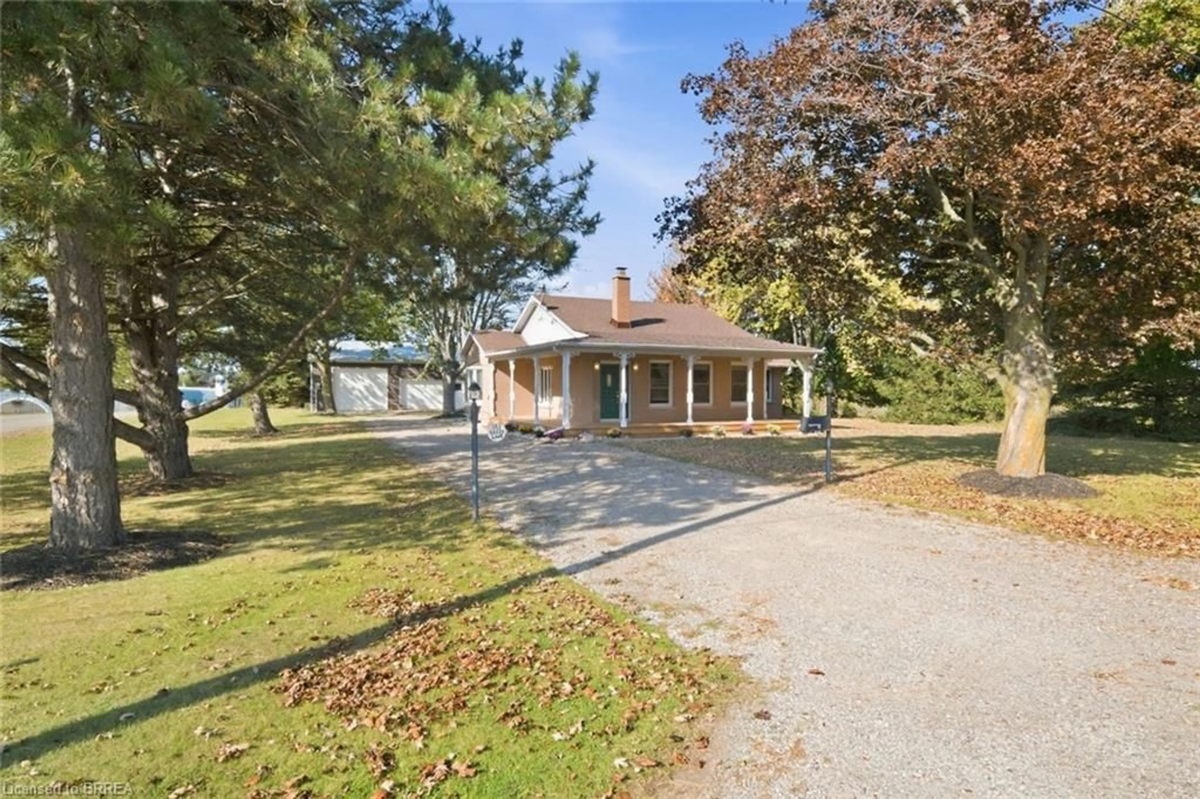A pic from outside/outdoor area/front of a property/back of a property/a pic from drone, street for 183 Green Lane, Paris Ontario N3L 3E1