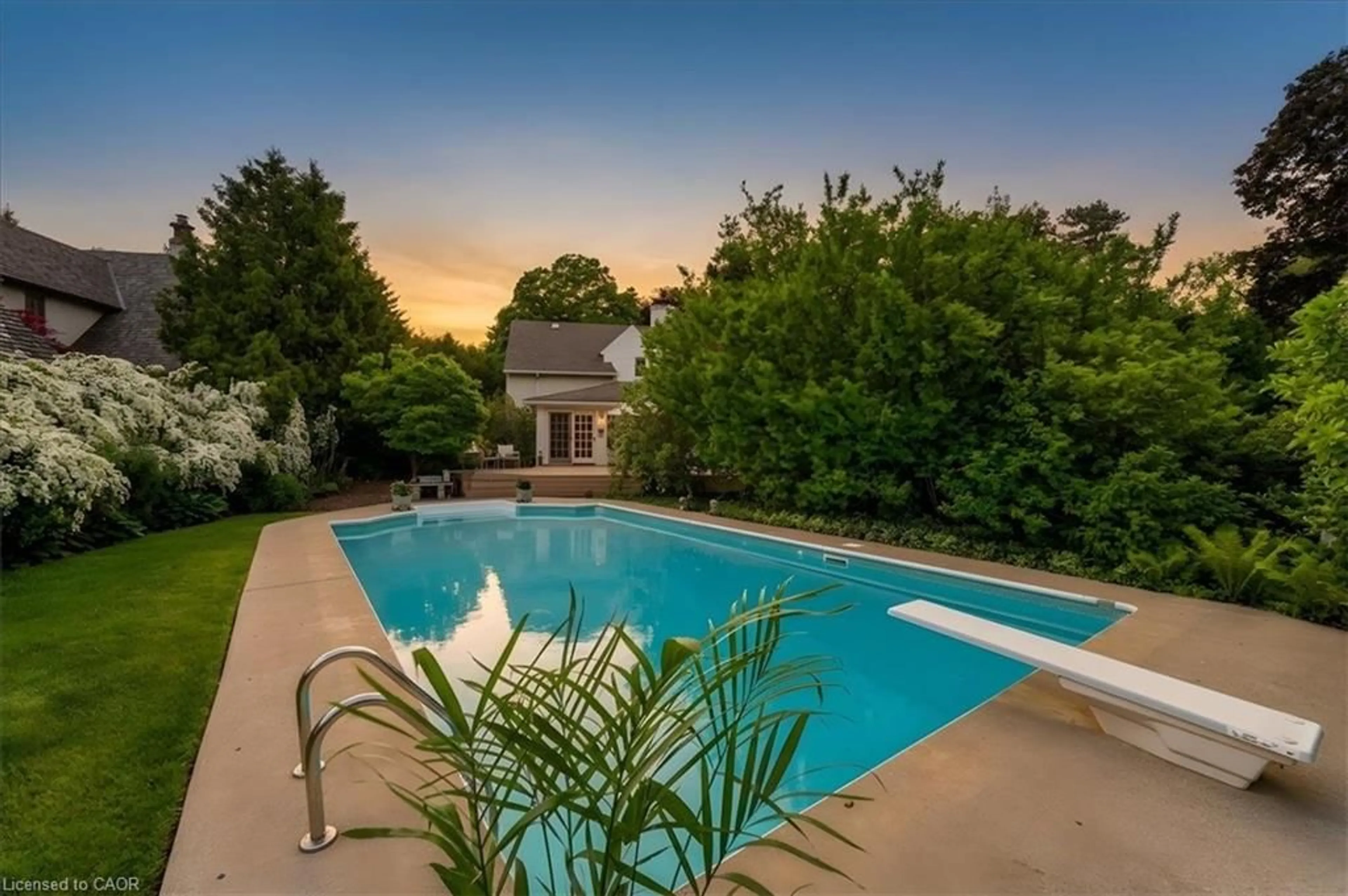 Pool for 3040 First St, Burlington Ontario L7N 1C3