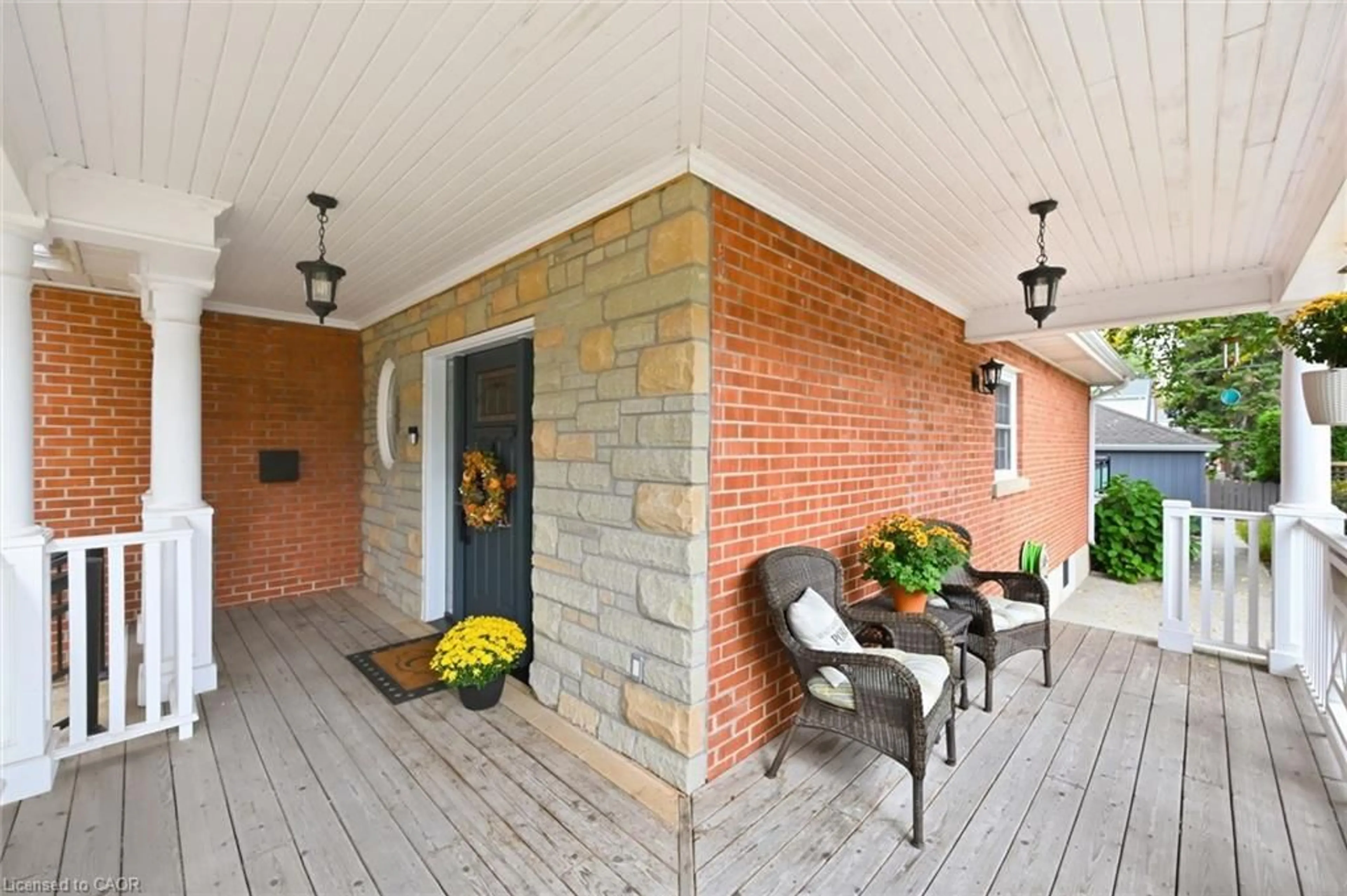 Patio, unknown for 355 Newbold Dr, Burlington Ontario L7R 2Y8