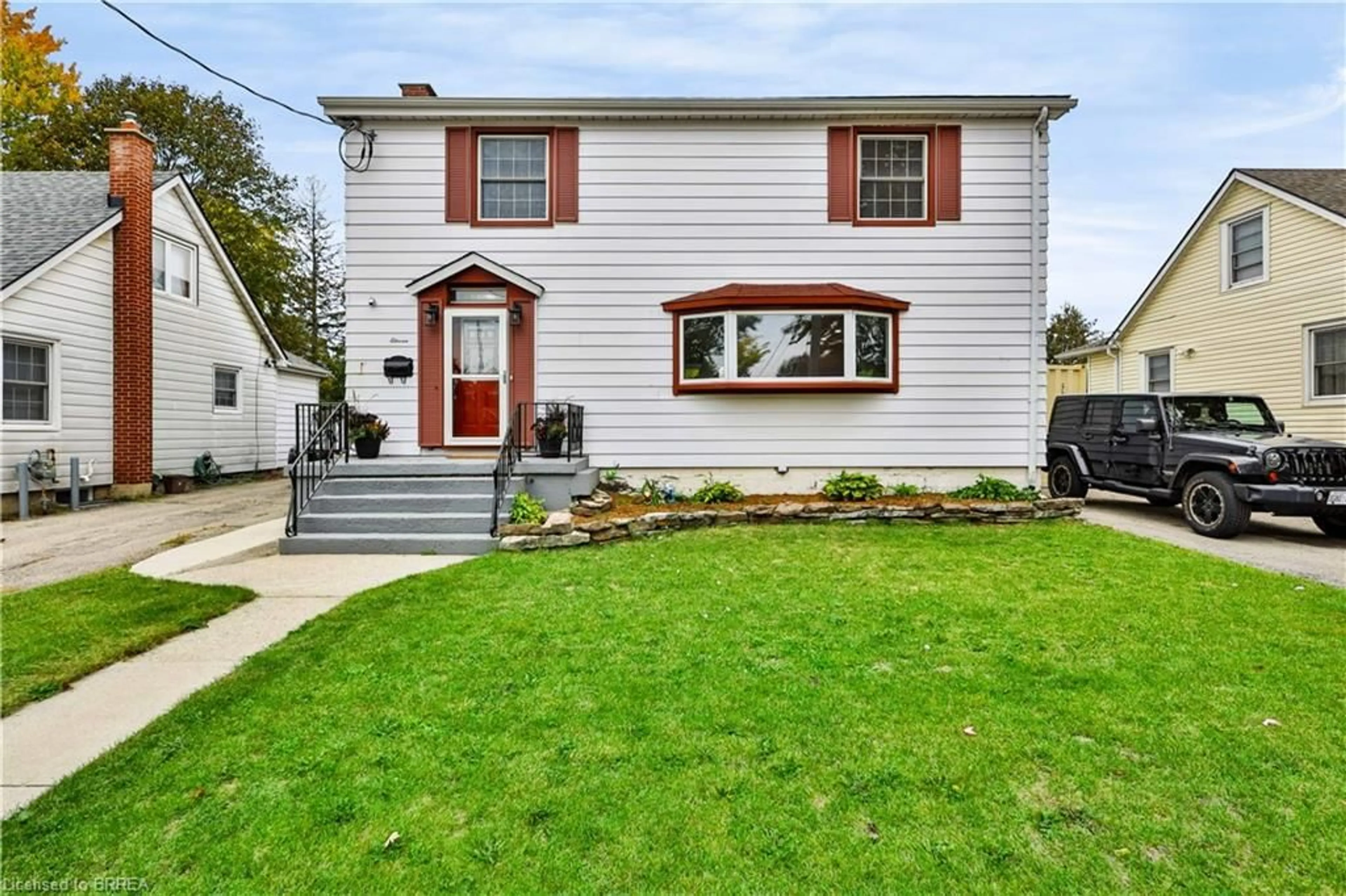 Home with vinyl exterior material, street for 11 Sussex Ave, Brantford Ontario N3R 2G5