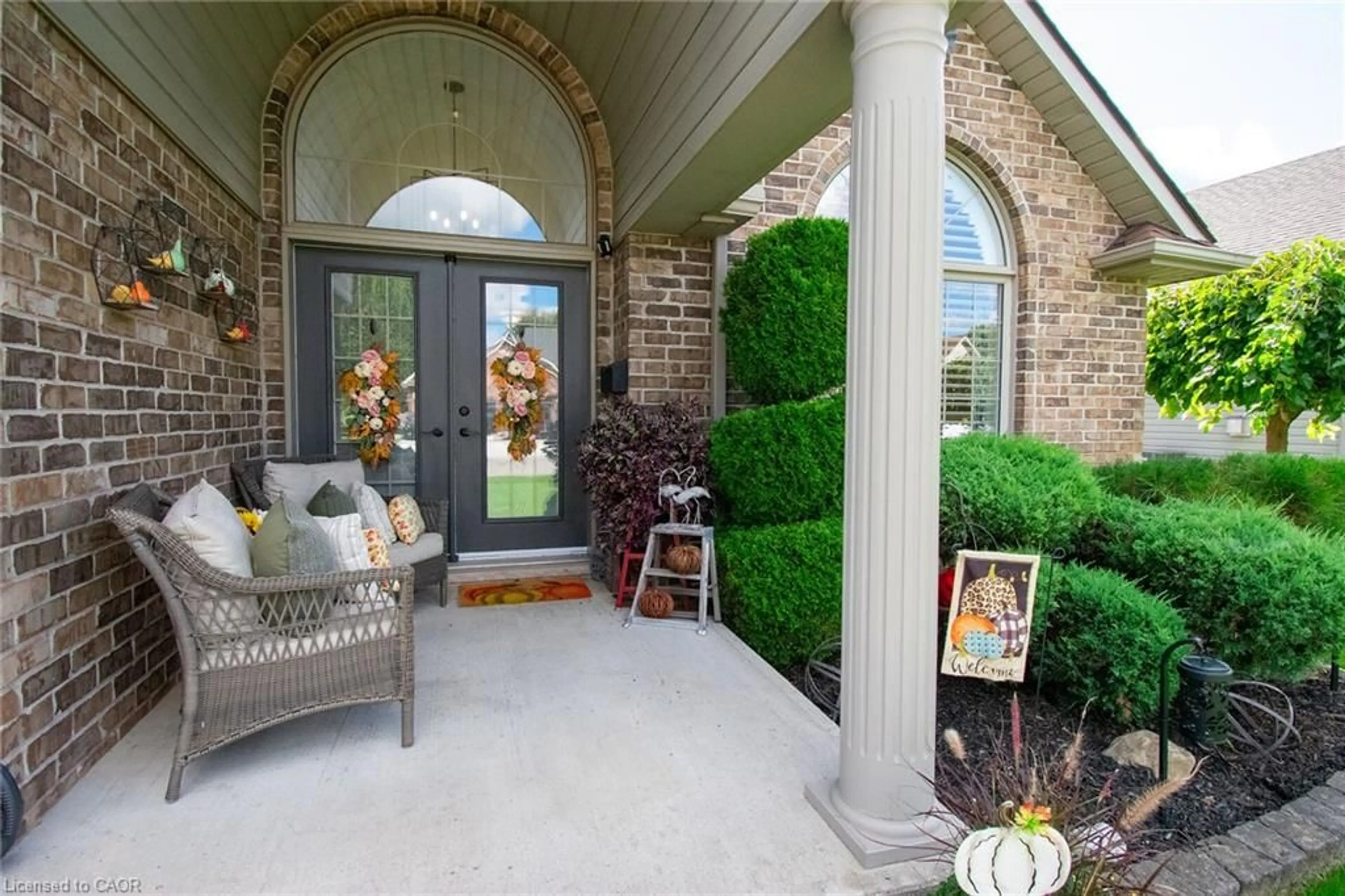 Indoor entryway for 10 Meadowbrook Crt, Dunnville Ontario N1A 3H6
