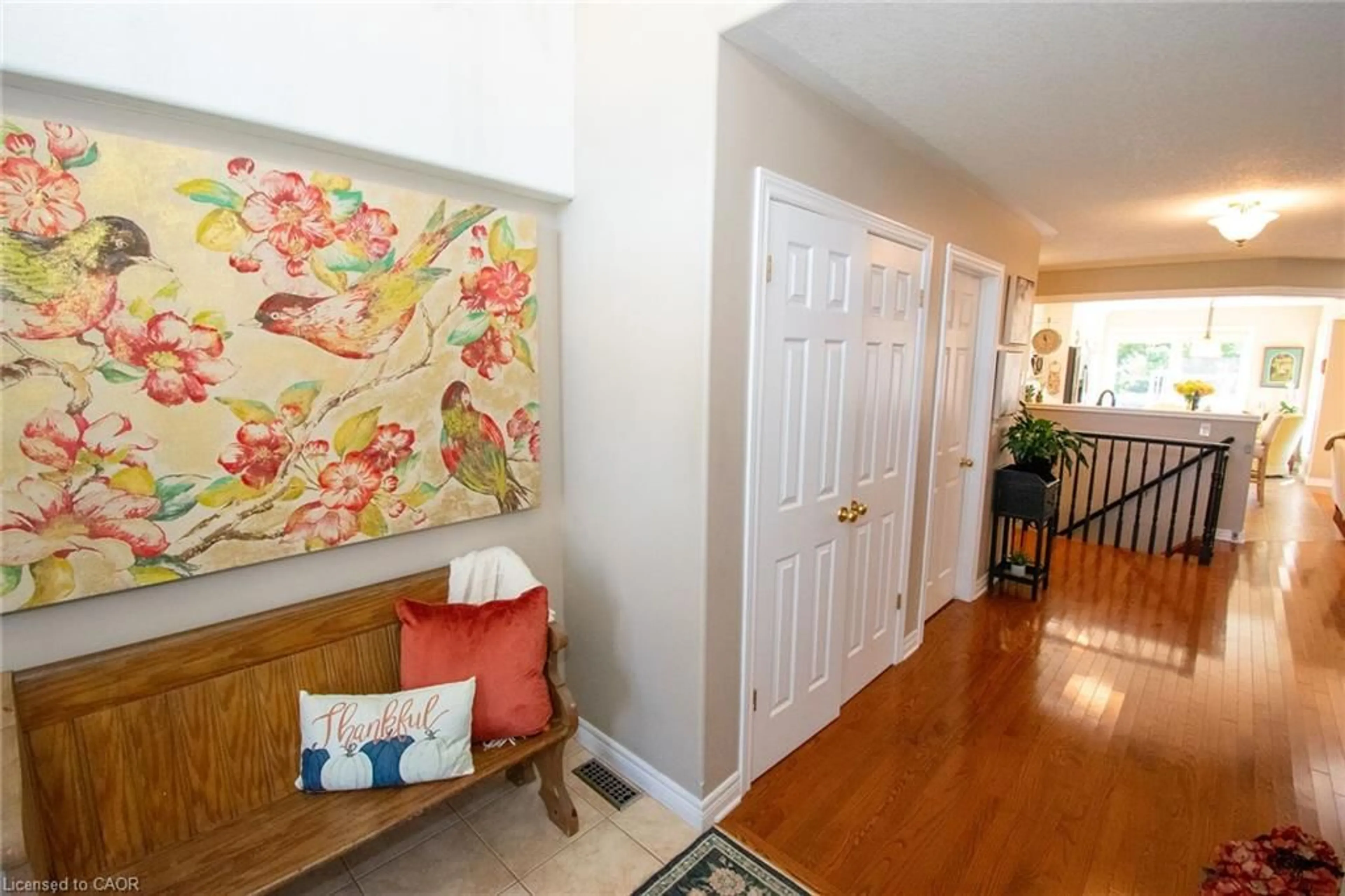 Indoor entryway for 10 Meadowbrook Crt, Dunnville Ontario N1A 3H6