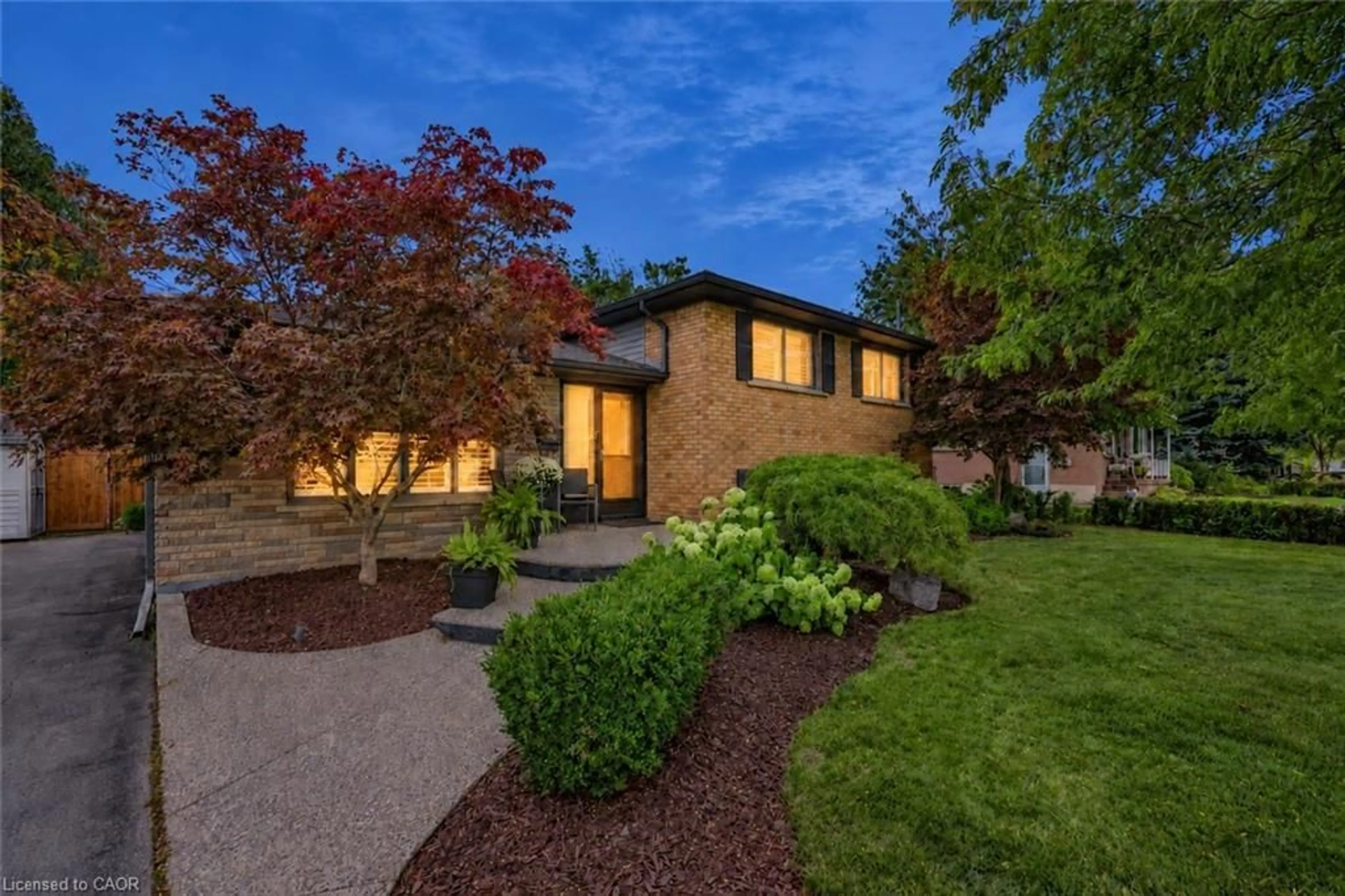 Home with brick exterior material, street for 194 Foxbar Rd, Burlington Ontario L7L 2Z9