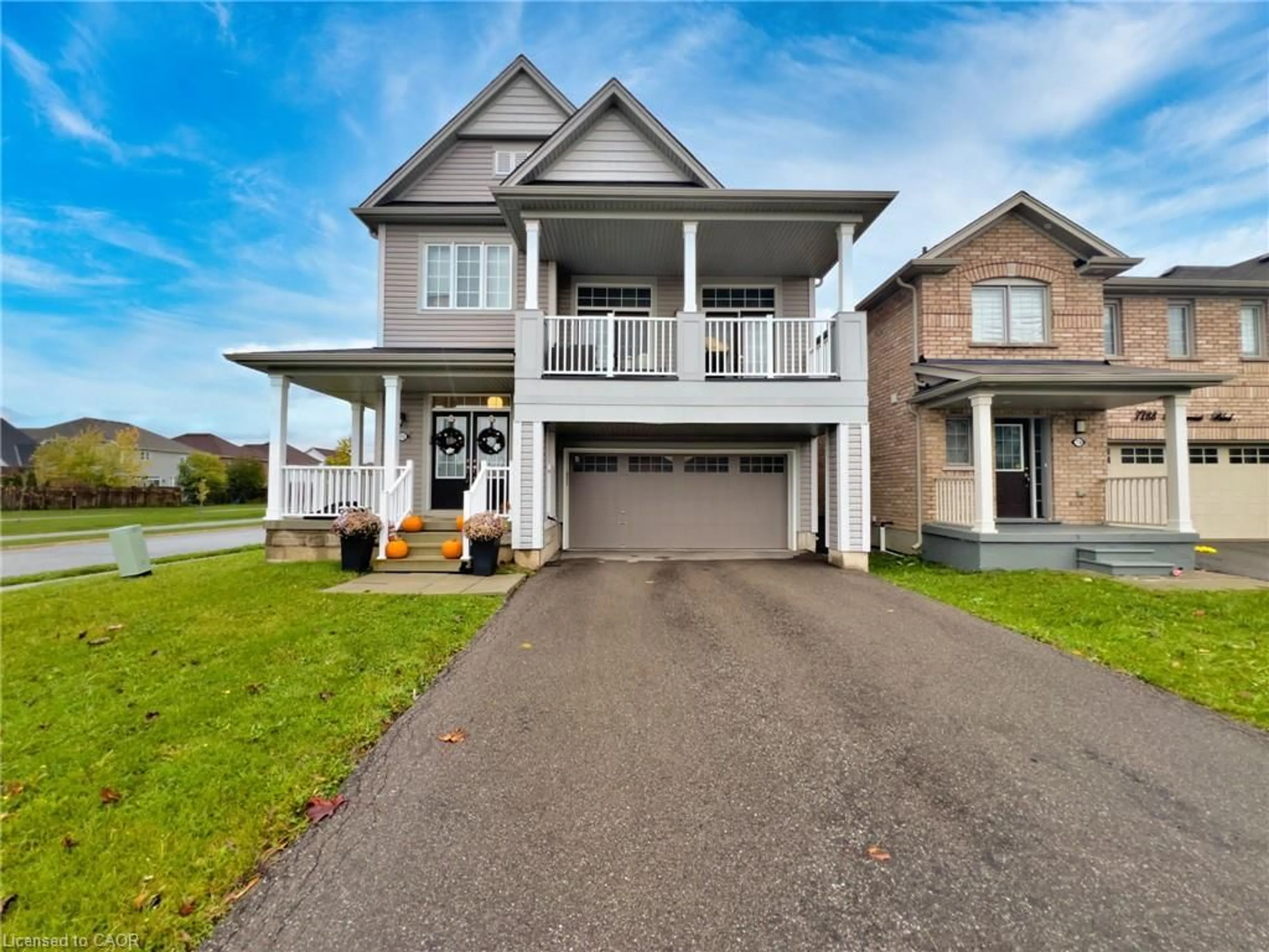 Home with vinyl exterior material, street for 7732 Butternut Blvd, Niagara Falls Ontario L2E 6N9