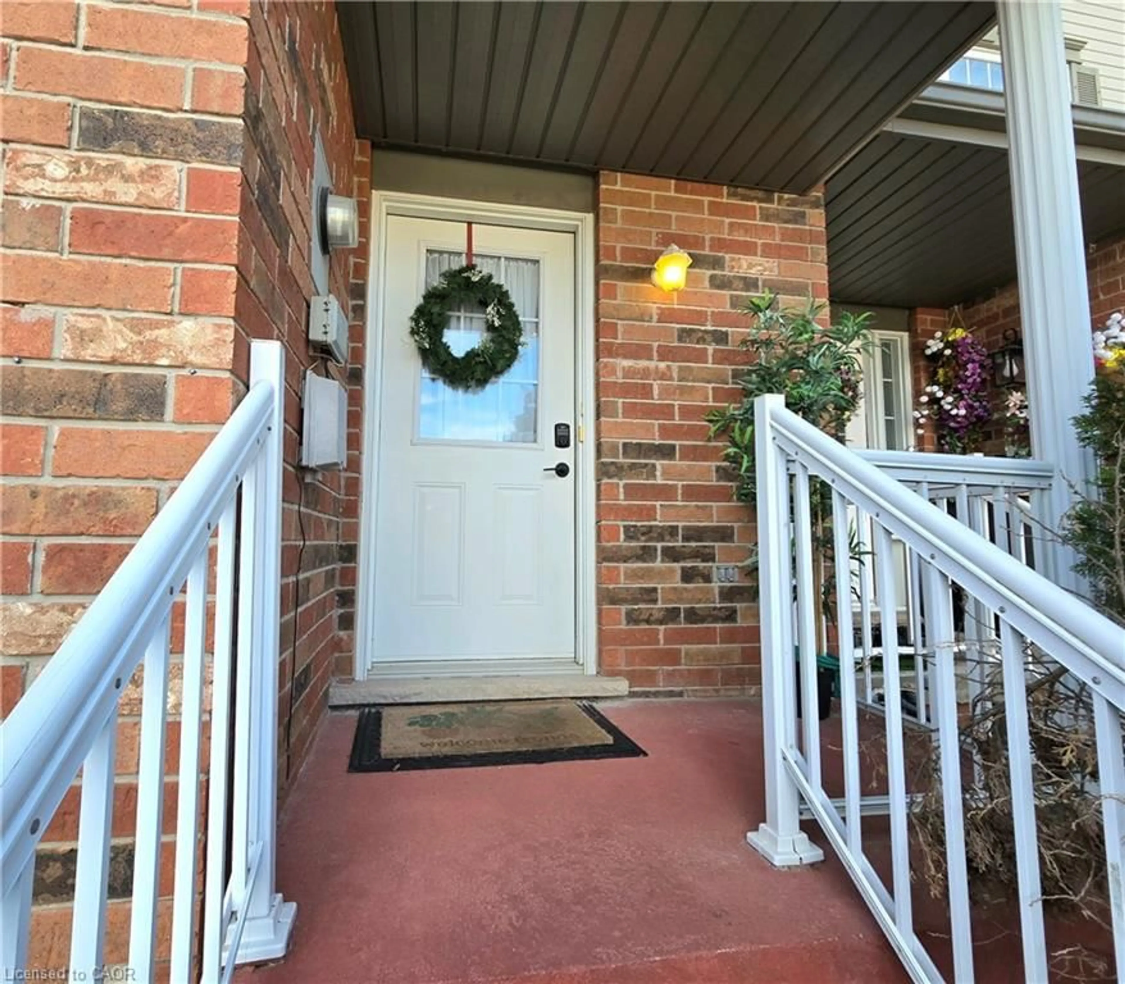 Indoor entryway for 286 Sophia Cres, Kitchener Ontario N2R 1X9