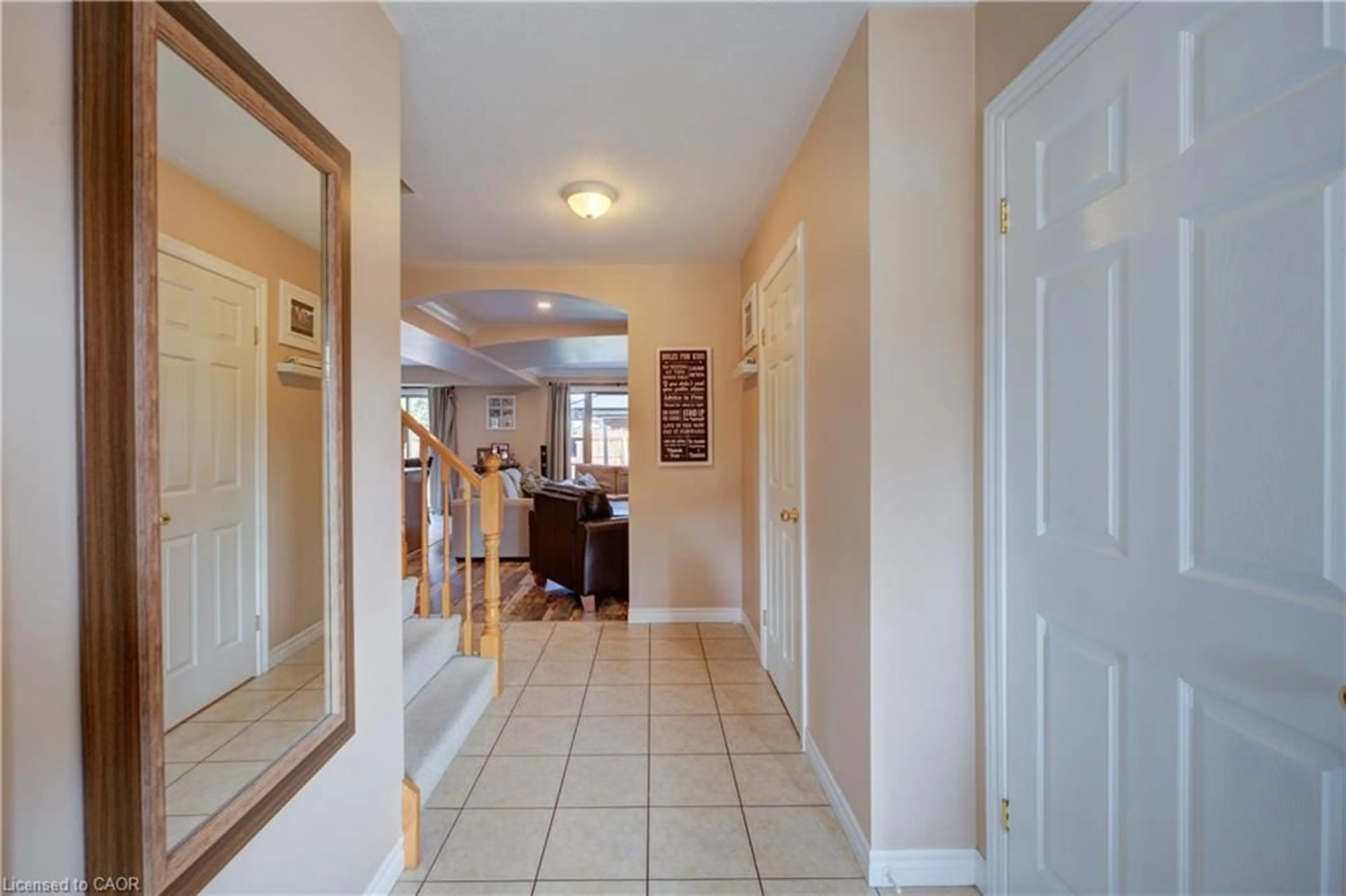 Indoor foyer for 3 Fuller Crt, Brantford Ontario N3S 0A6