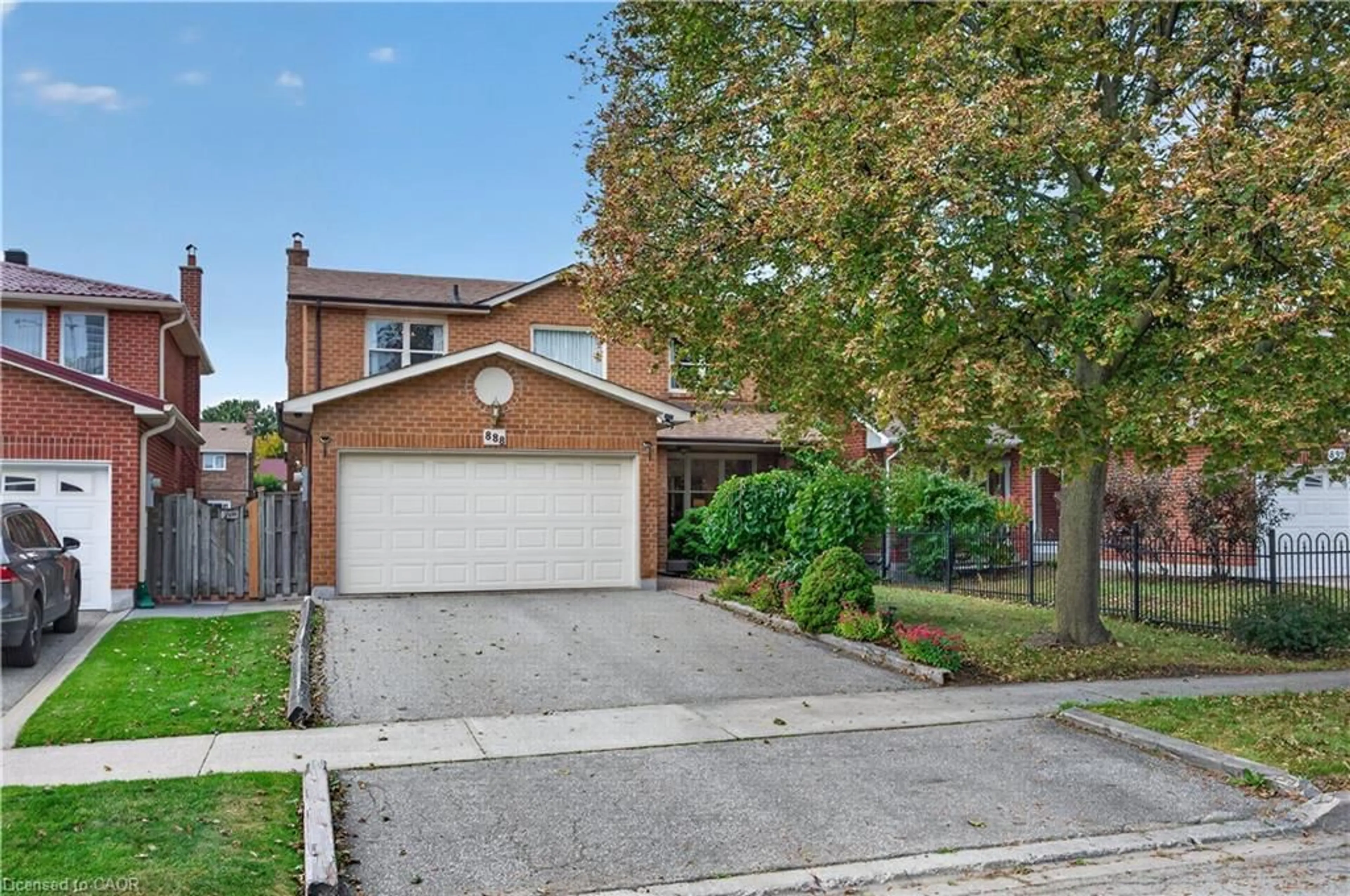 Home with brick exterior material, street for 888 Messenger Meadow Dr, Mississauga Ontario L5C 3T2