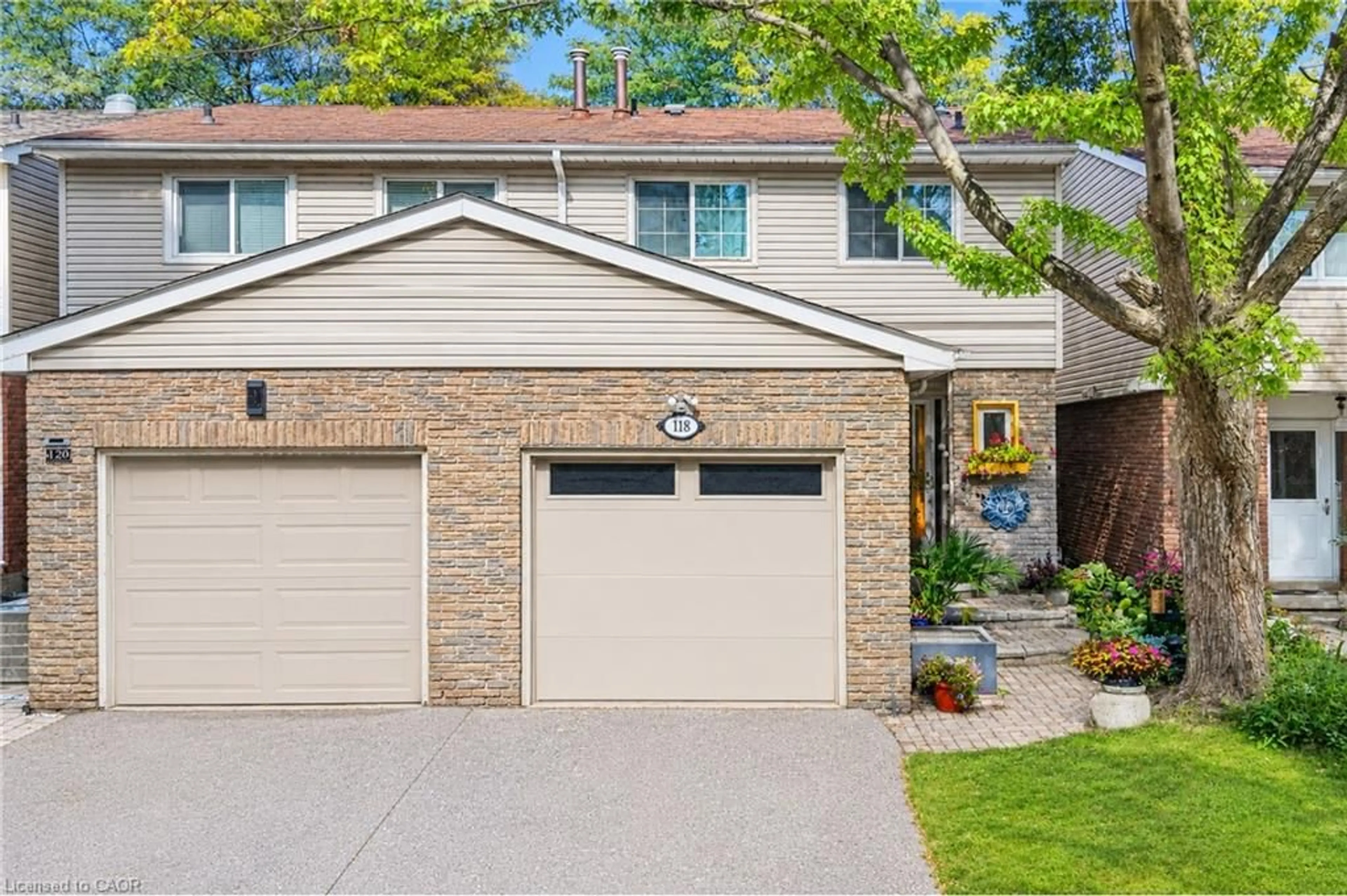 Home with brick exterior material, street for 118 Tamarack Dr, Thornhill Ontario L3T 4X4