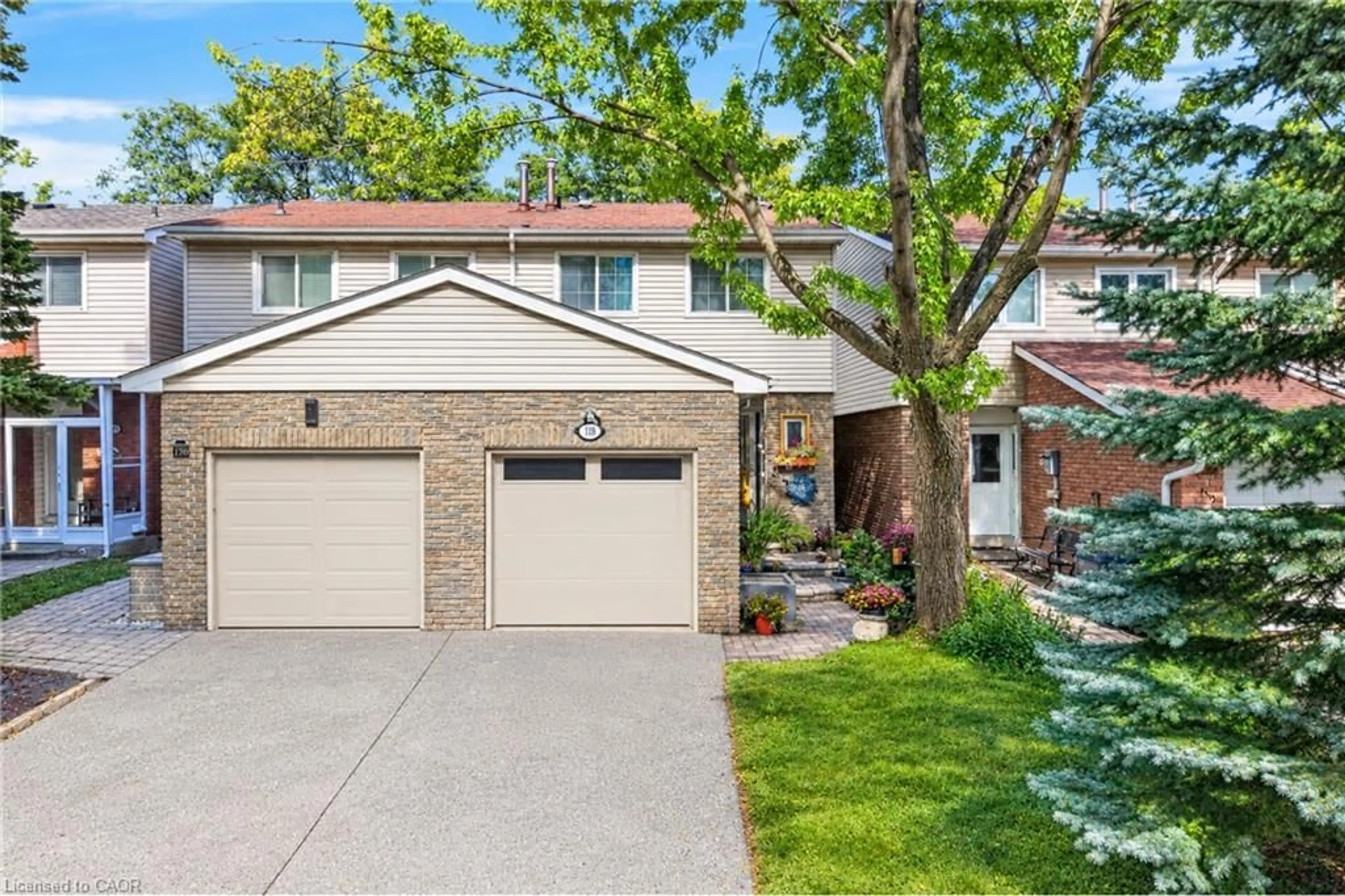 Home with brick exterior material, street for 118 Tamarack Dr, Thornhill Ontario L3T 4X4