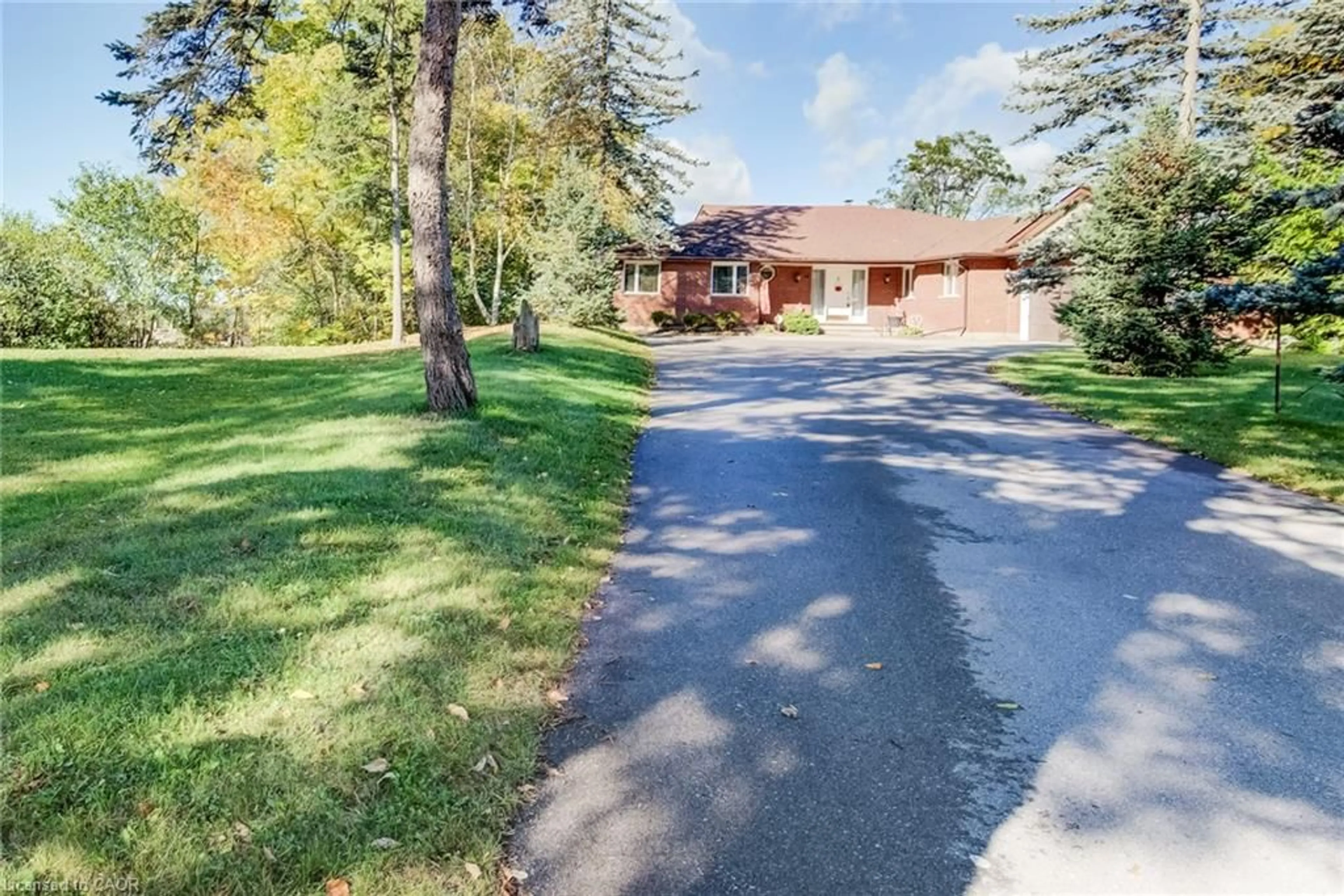 A pic from outside/outdoor area/front of a property/back of a property/a pic from drone, street for 44 Greensview Dr, Kitchener Ontario N2P 2E6