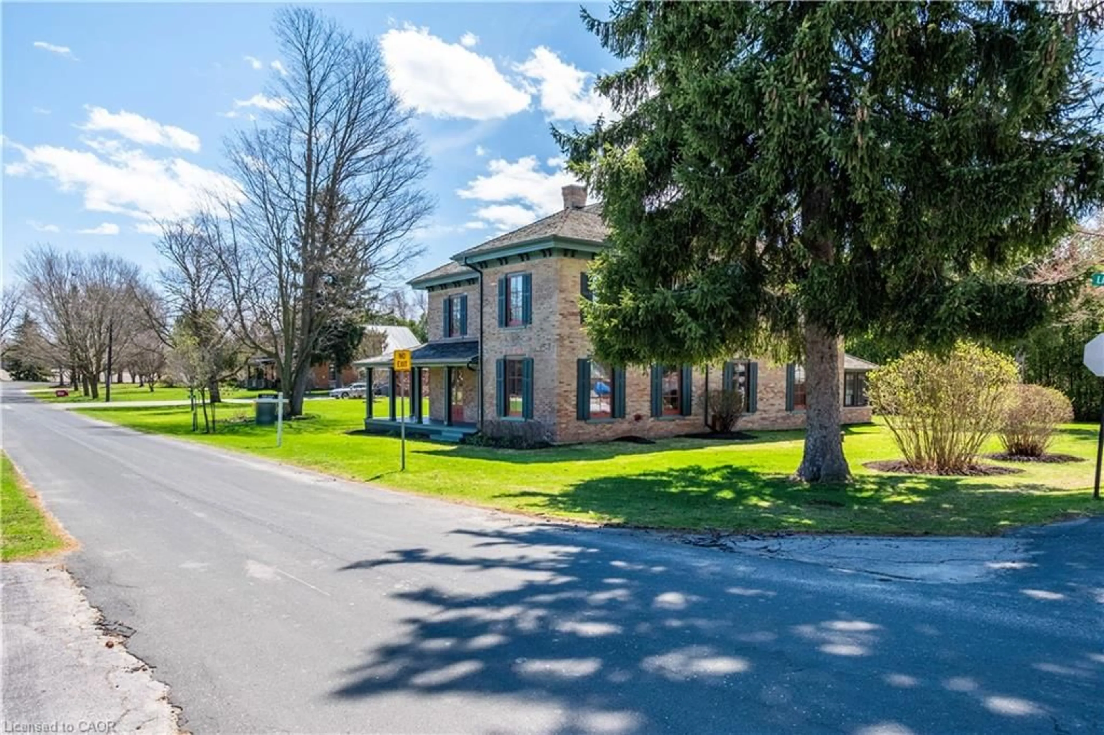 A pic from outside/outdoor area/front of a property/back of a property/a pic from drone, street for 22 Lamport St, Vittoria Ontario N0E 1W0