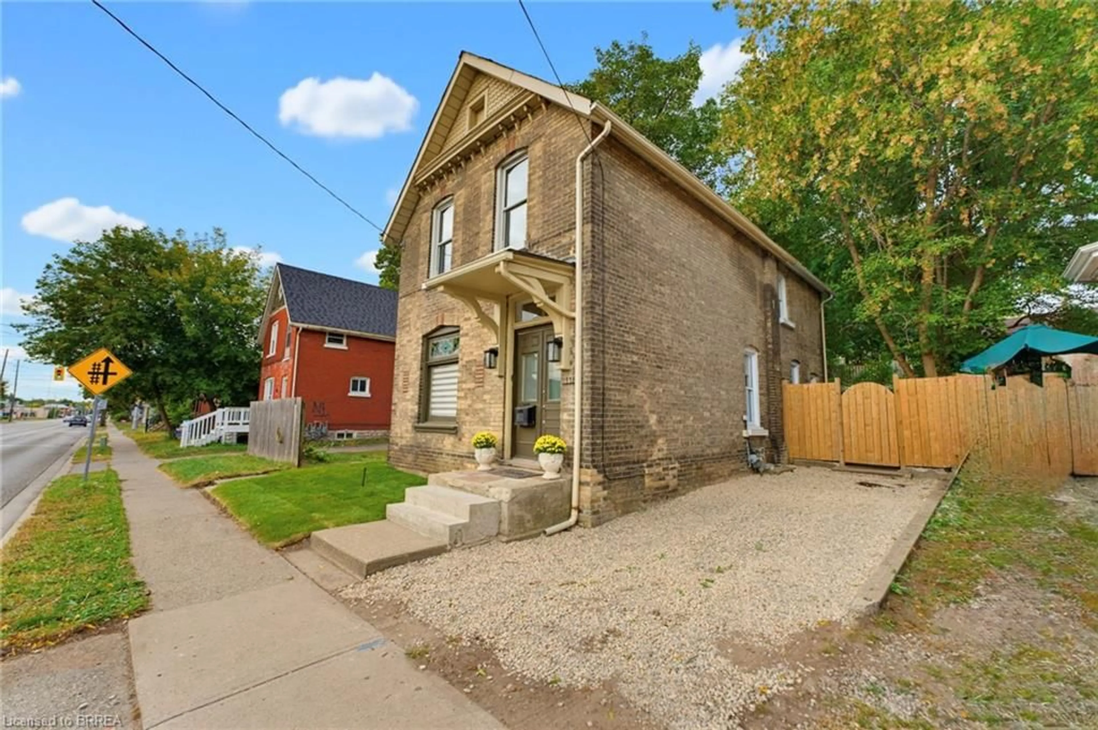 Home with brick exterior material, street for 118 Clarence St, Brantford Ontario N3T 2V4