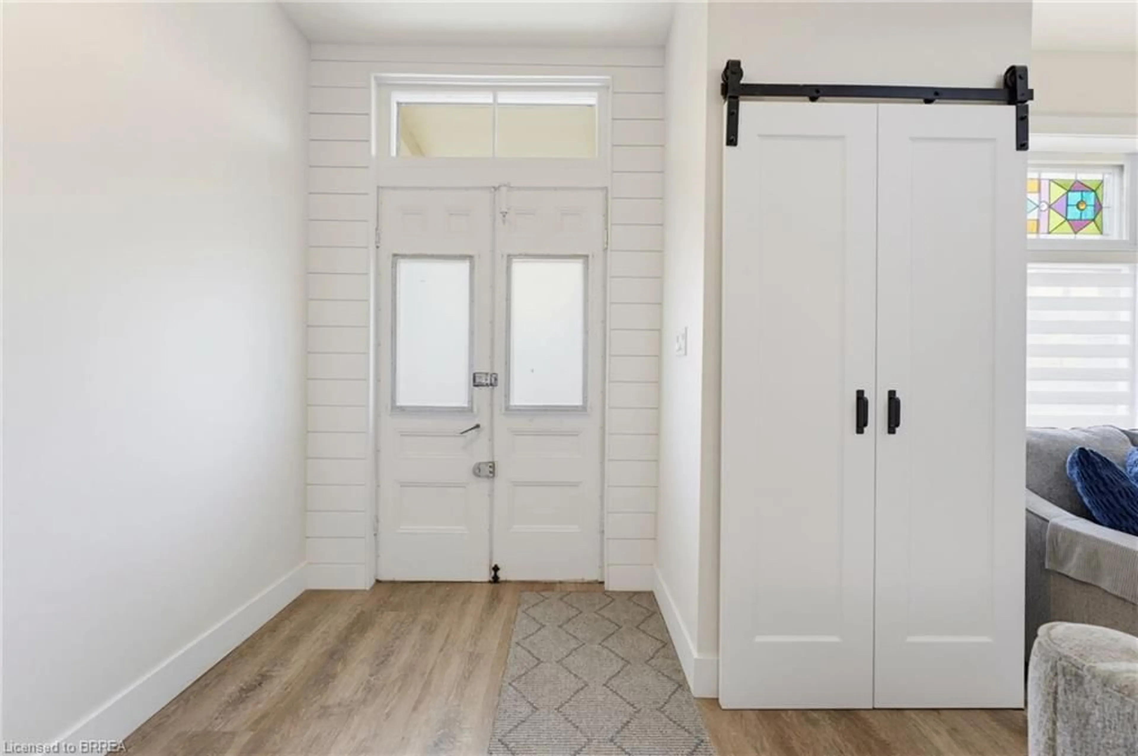 Indoor entryway for 118 Clarence St, Brantford Ontario N3T 2V4