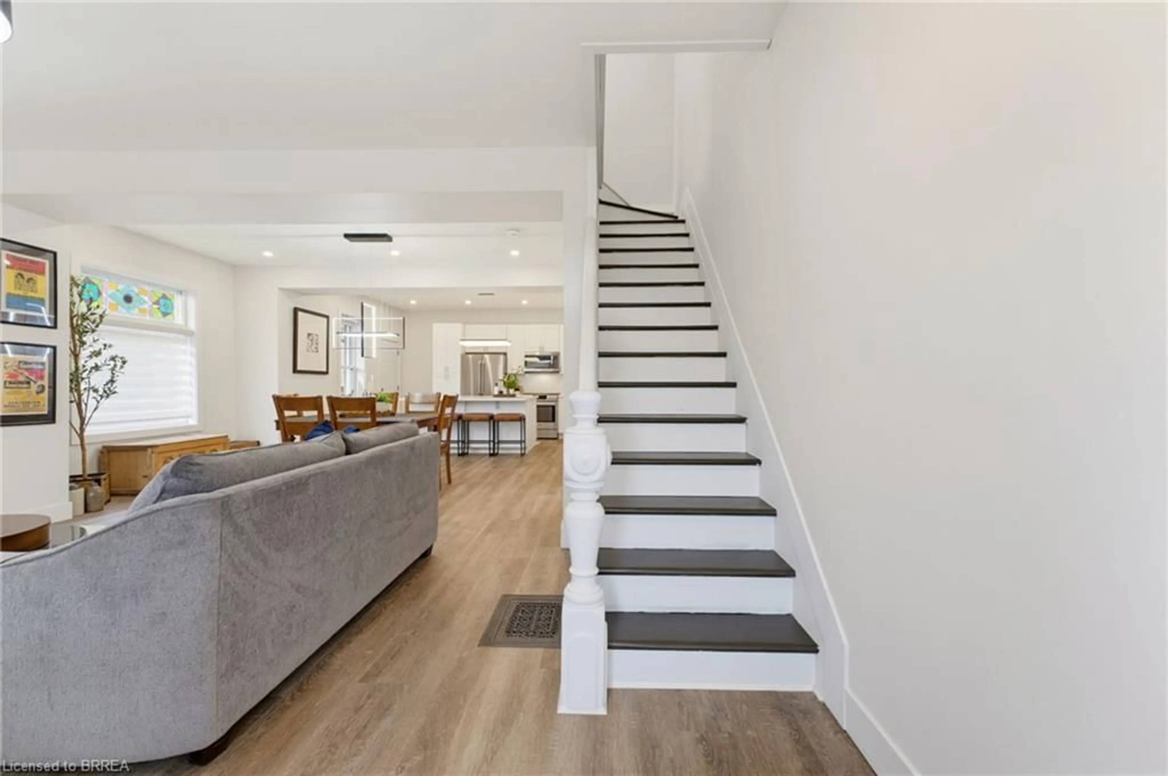 Stairs for 118 Clarence St, Brantford Ontario N3T 2V4