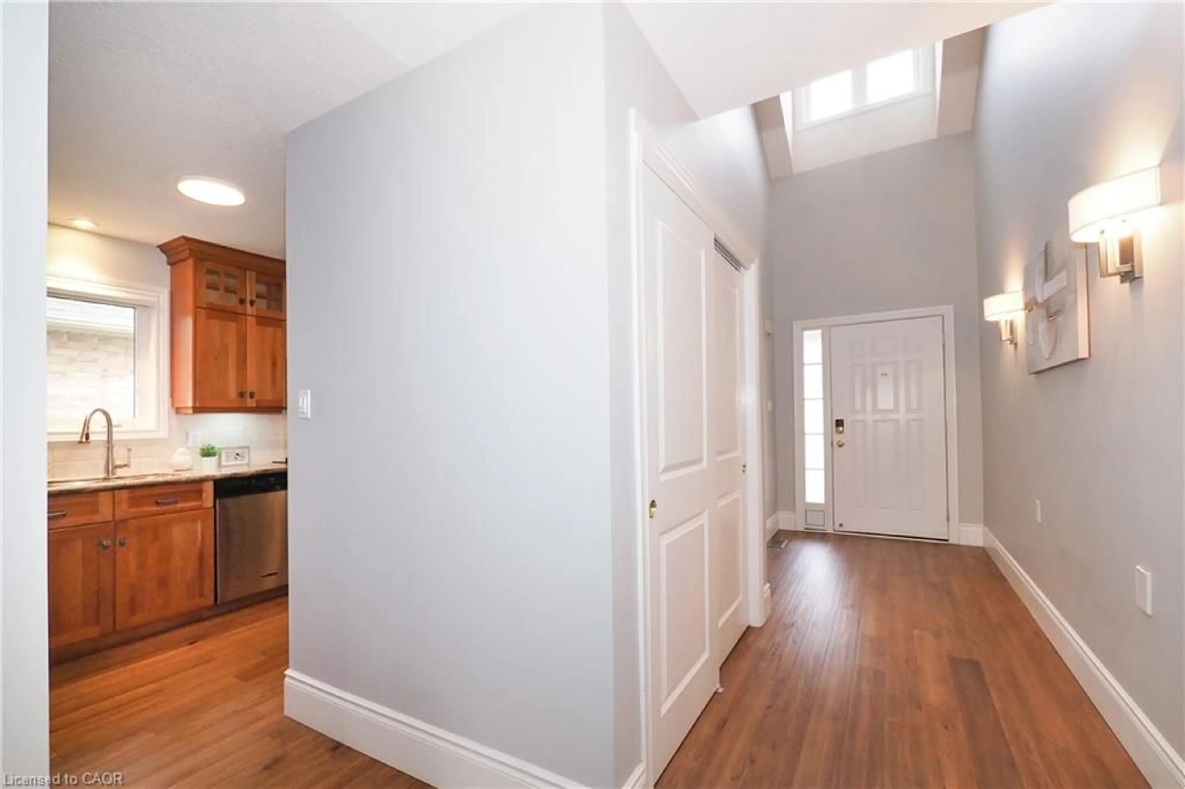 Indoor entryway for 350 Doon Valley Dr #6D, Kitchener Ontario N2P 2M9