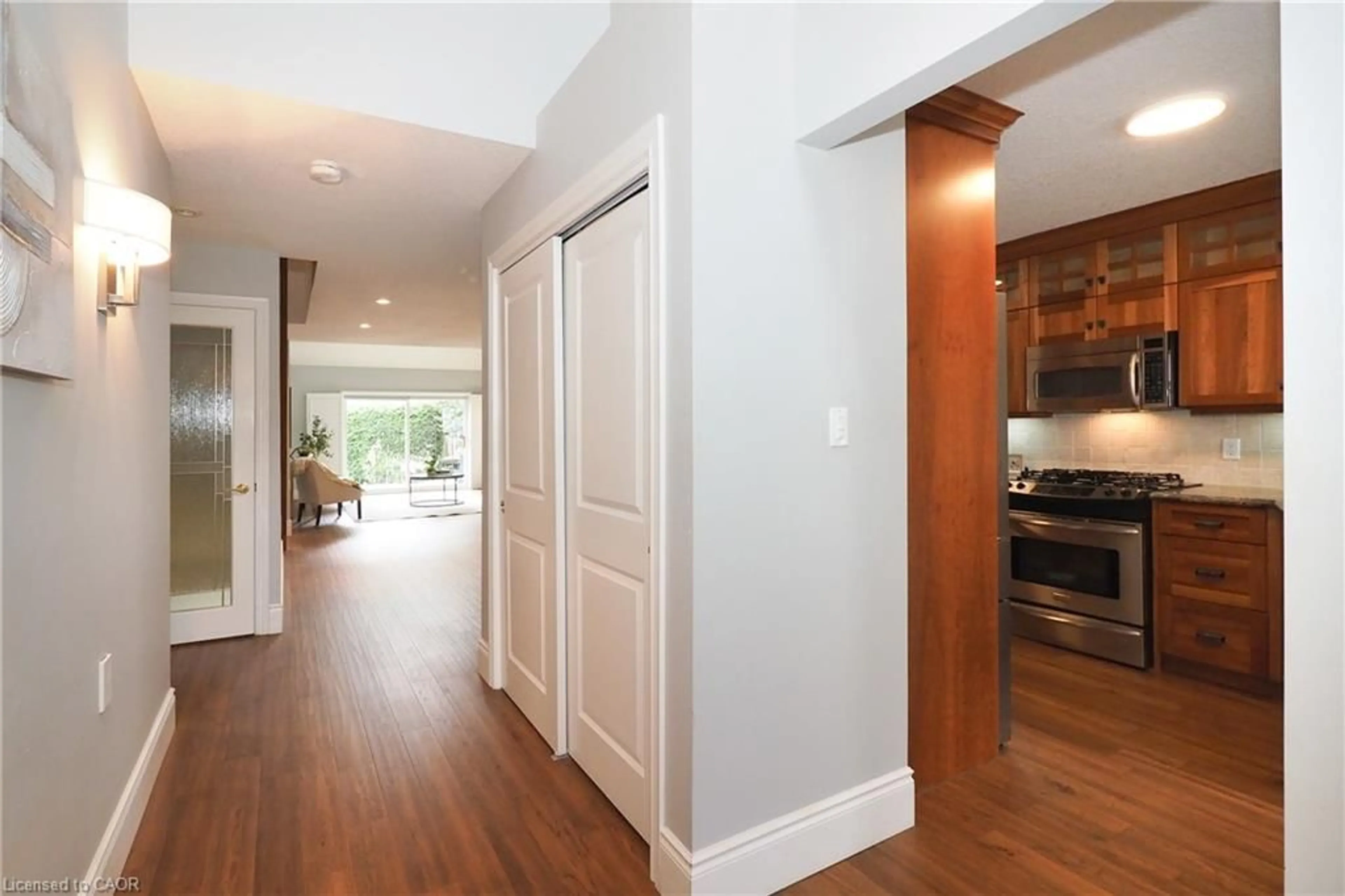 Indoor entryway for 350 Doon Valley Dr #6D, Kitchener Ontario N2P 2M9