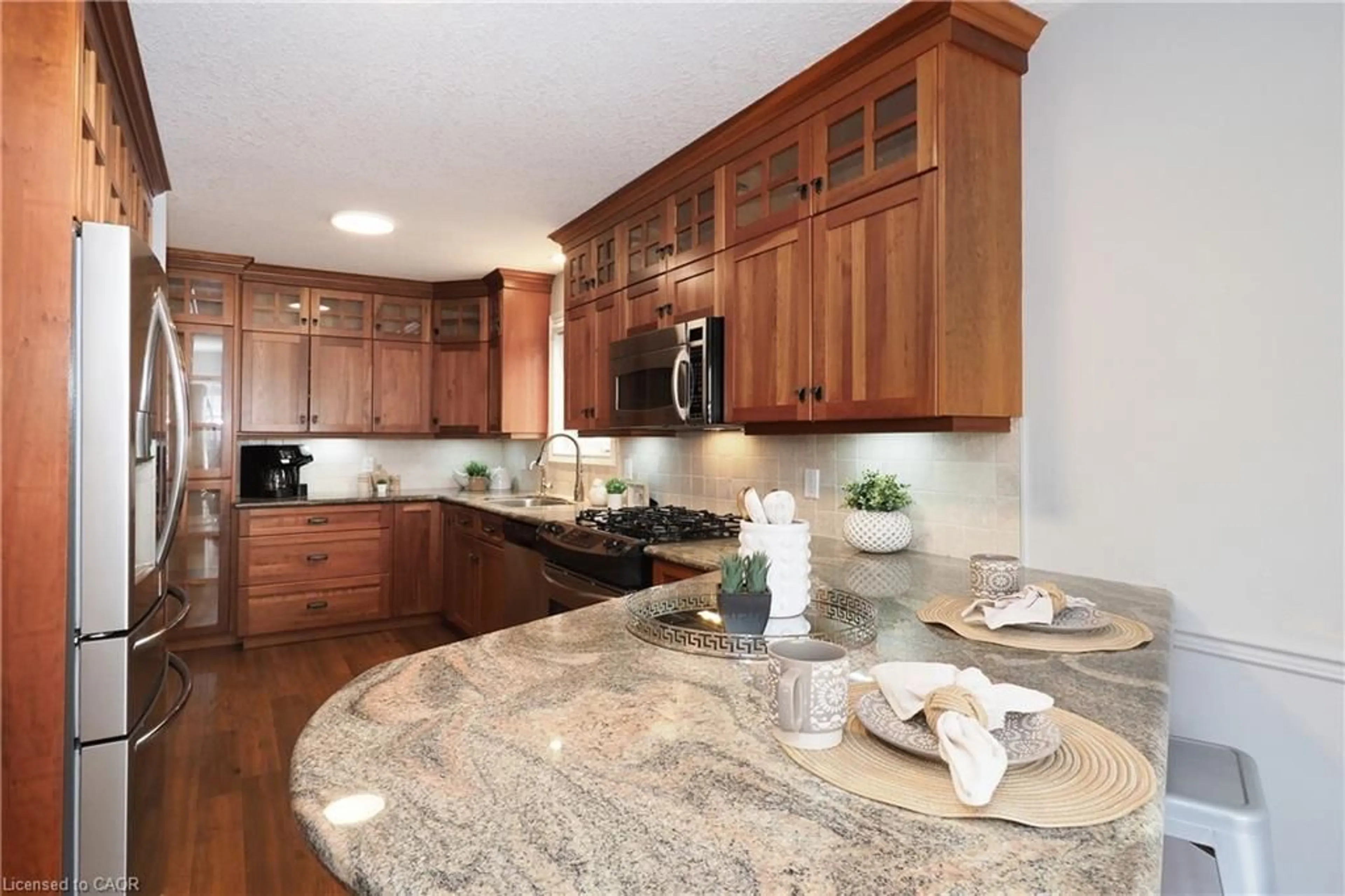 Open concept kitchen, ceramic/tile floor for 350 Doon Valley Dr #6D, Kitchener Ontario N2P 2M9