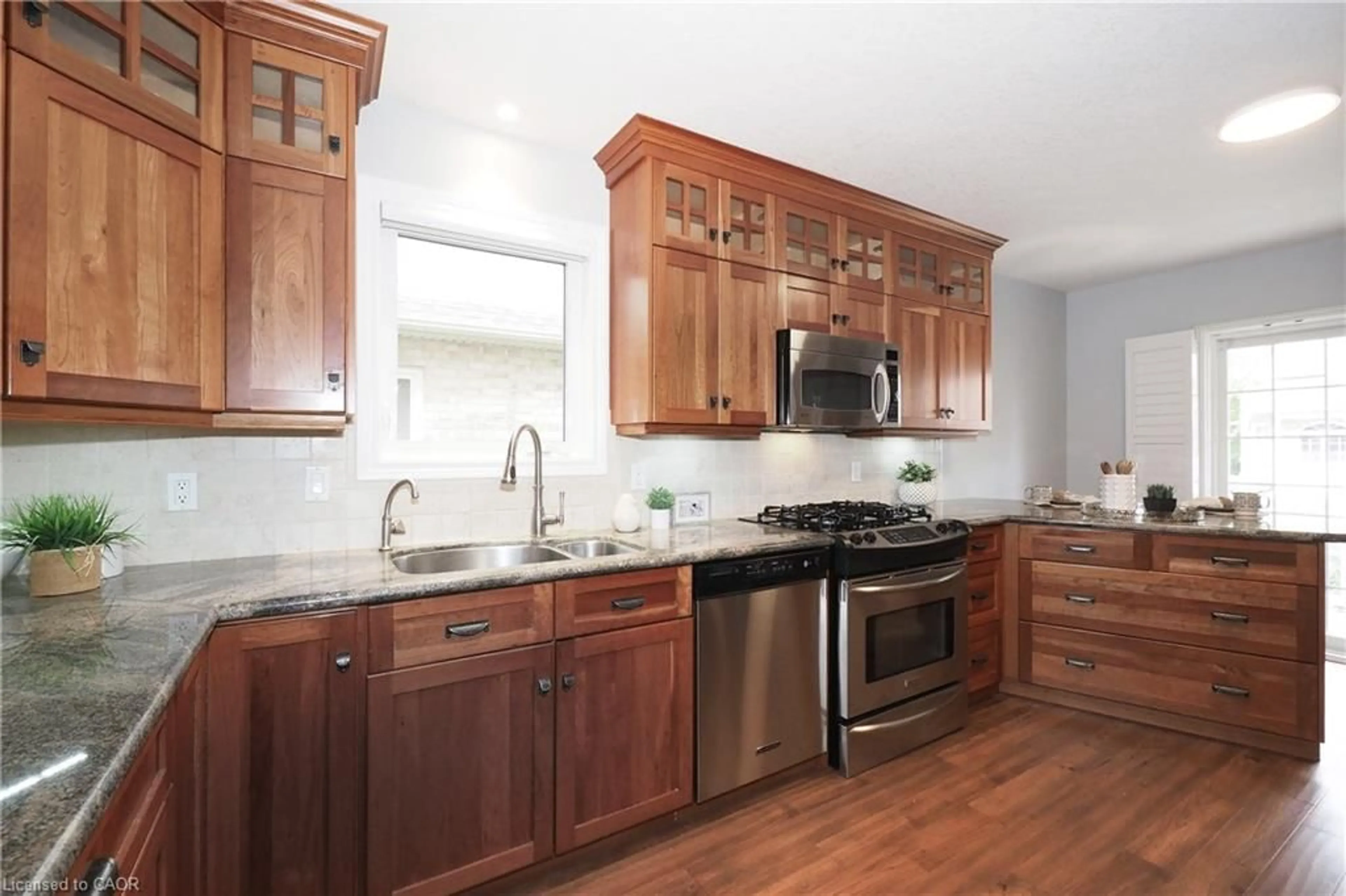 Standard kitchen, unknown for 350 Doon Valley Dr #6D, Kitchener Ontario N2P 2M9