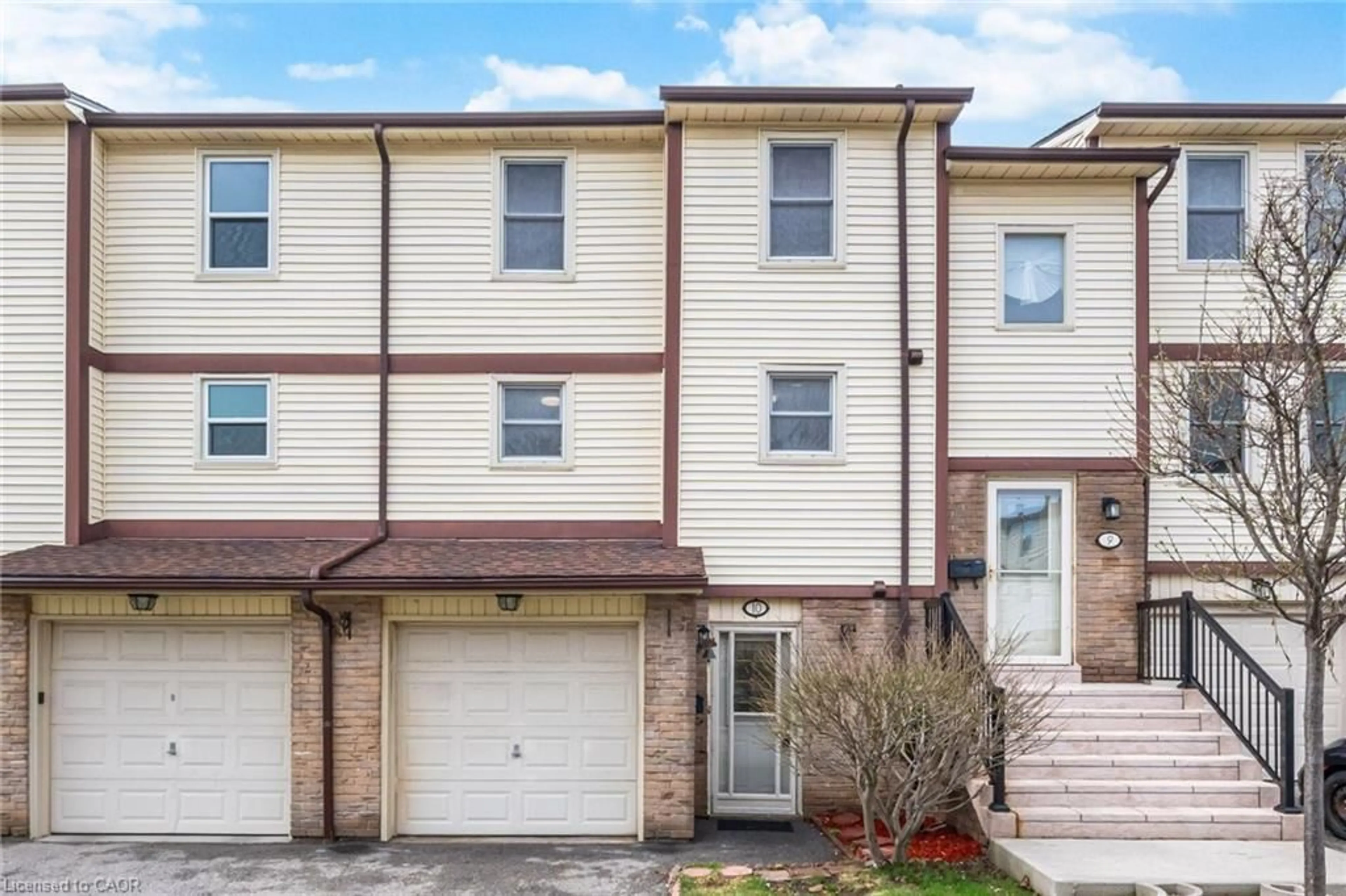 Home with vinyl exterior material, street for 7340 Copenhagen Rd #10, Mississauga Ontario L5N 2S5