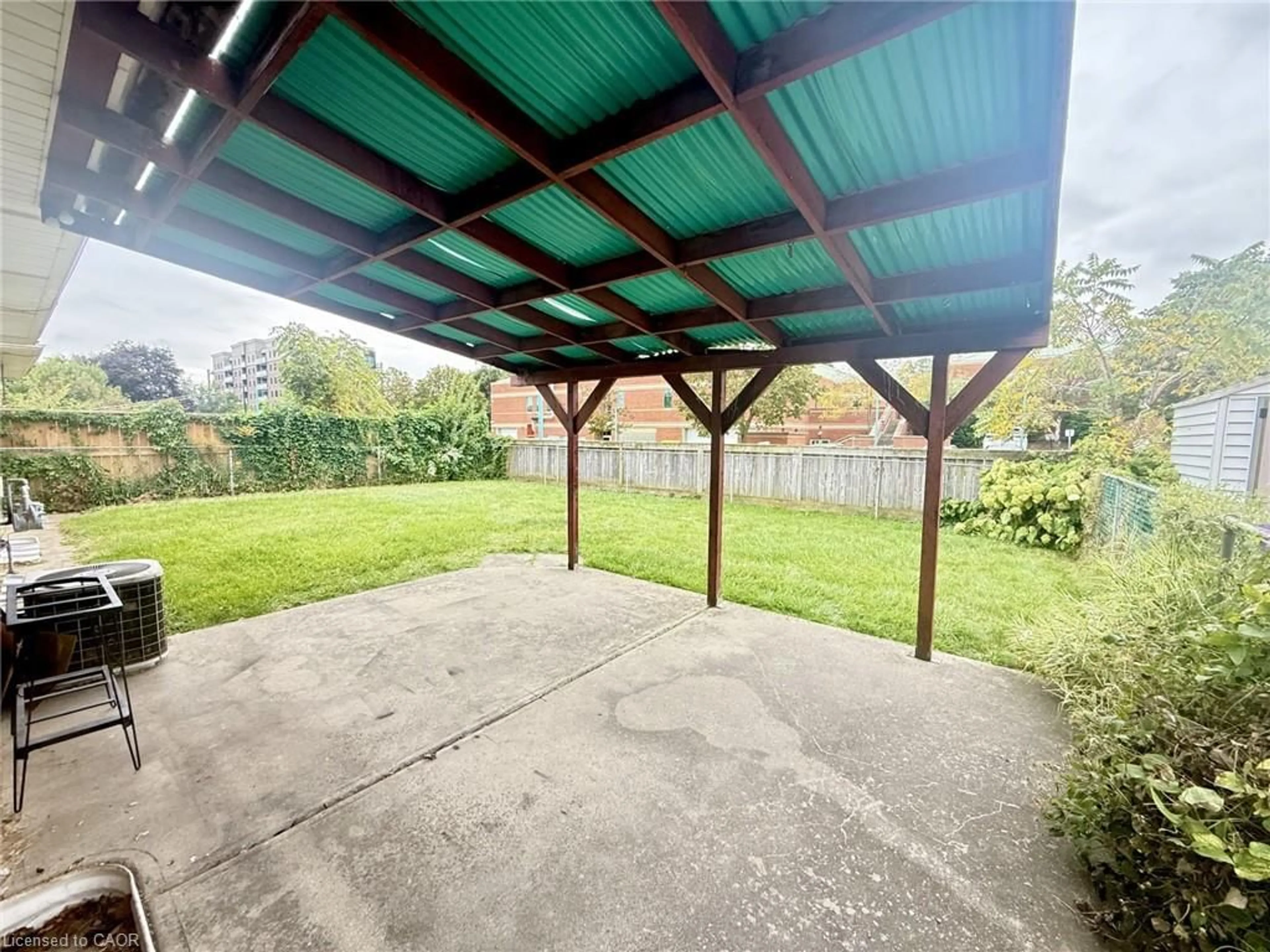Patio, street for 41 Orlanda Rd, Hamilton Ontario L8G 2K3