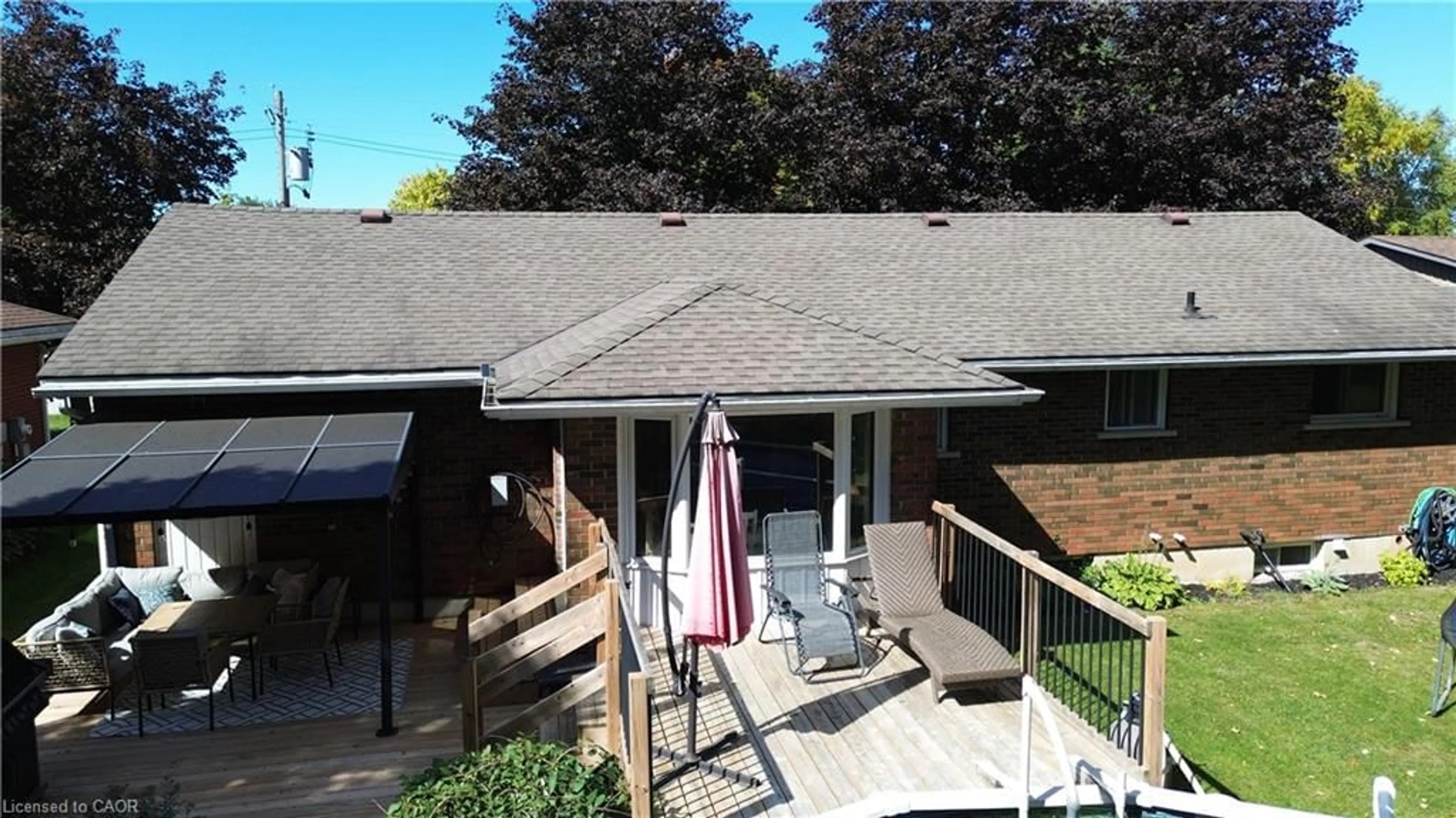 A pic from outside/outdoor area/front of a property/back of a property/a pic from drone, unknown for 135 Queen St, Atwood Ontario N0G 1B0