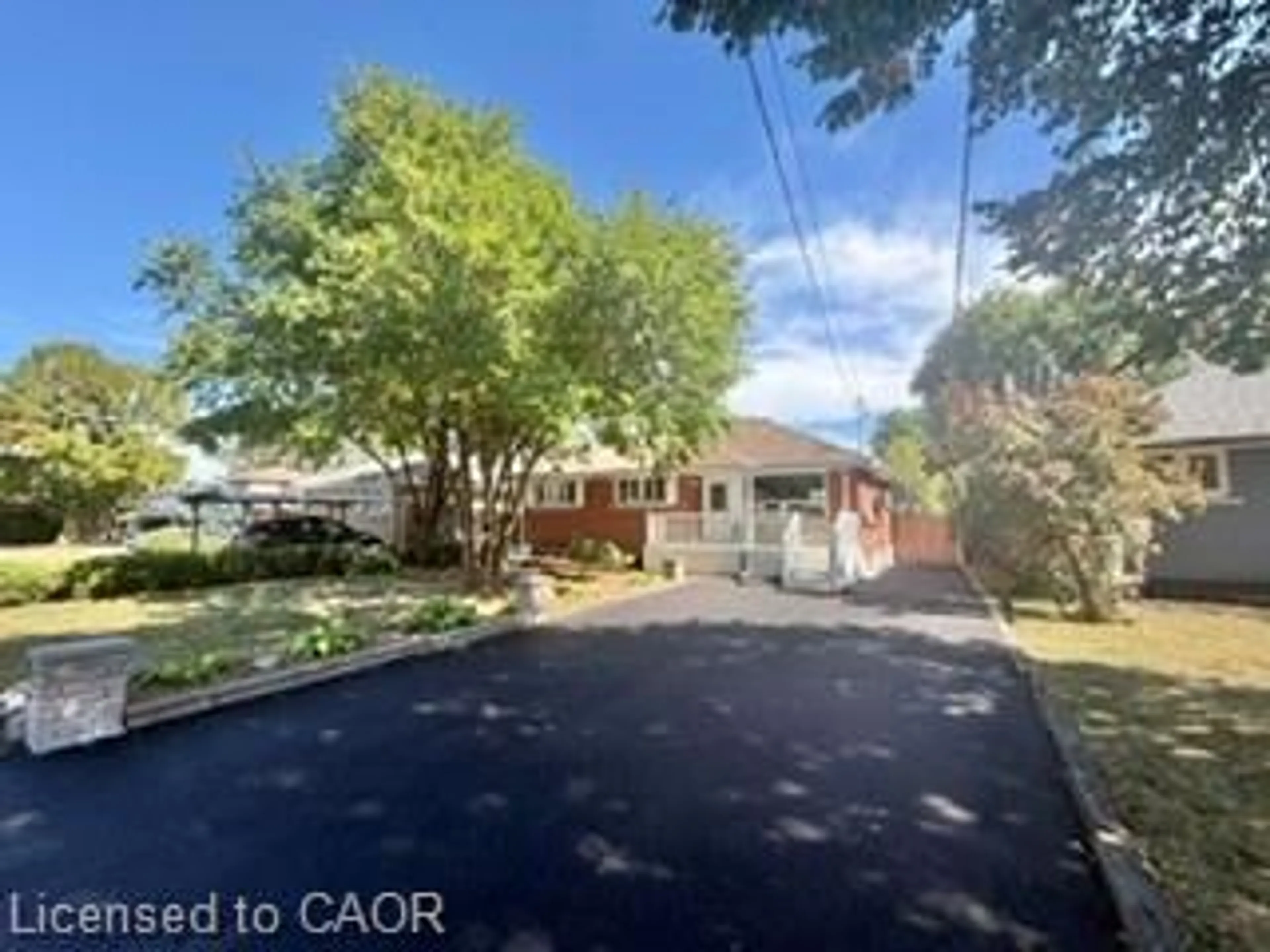 A pic from outside/outdoor area/front of a property/back of a property/a pic from drone, street for 499 East 16th St, Hamilton Ontario L9A 4K9