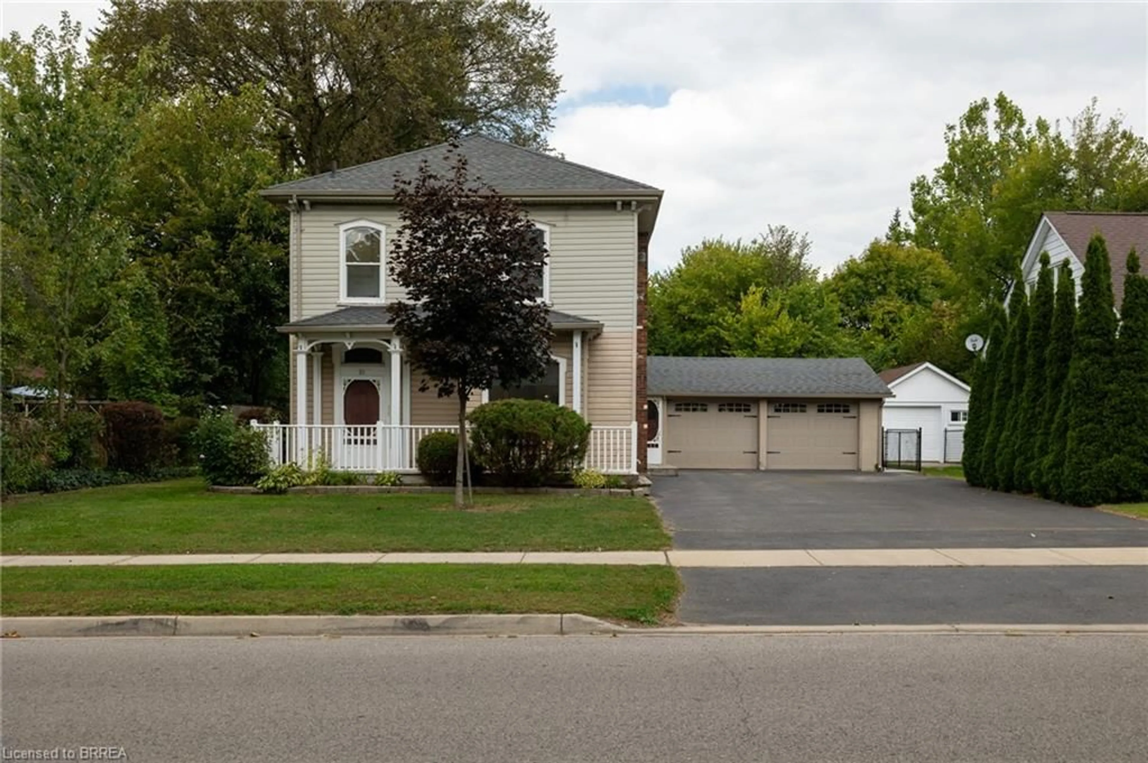 Home with vinyl exterior material, street for 21 Mccall St, Simcoe Ontario N3Y 2C5