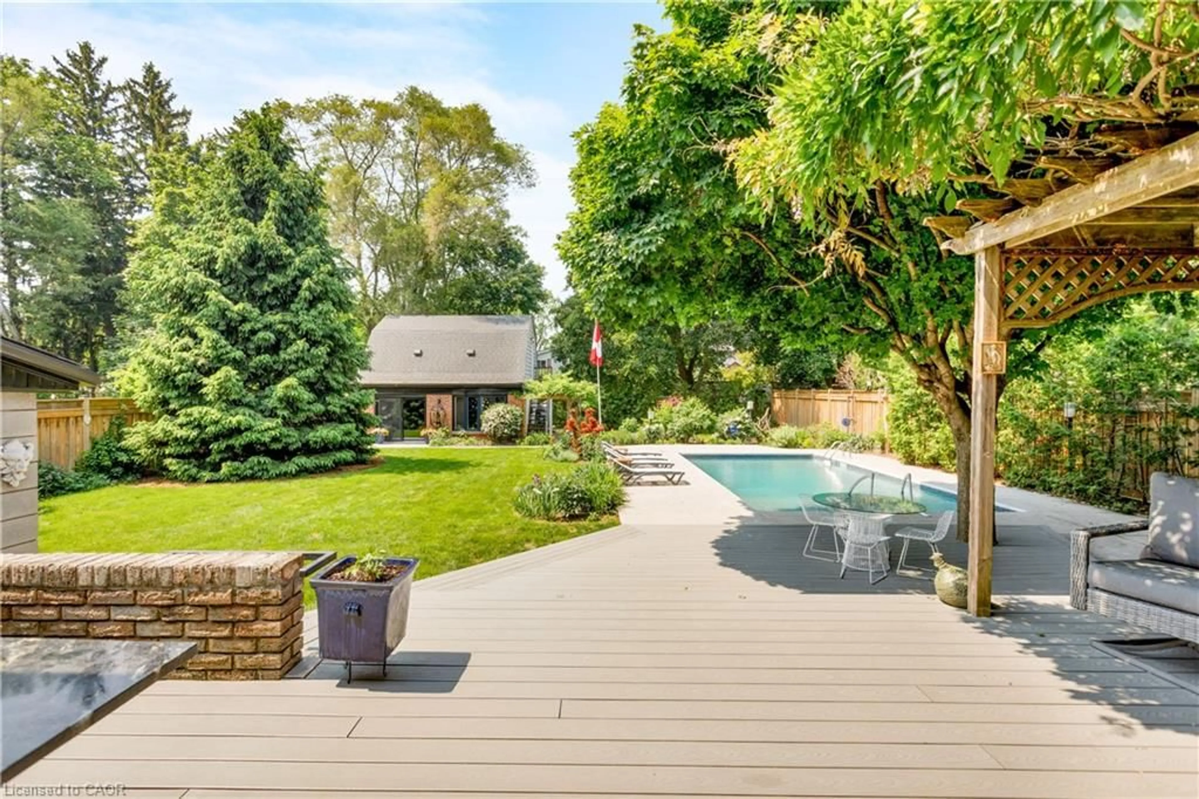 Patio, water/lake/river/ocean view for 946 Glenwood Ave, Burlington Ontario L7T 2K2