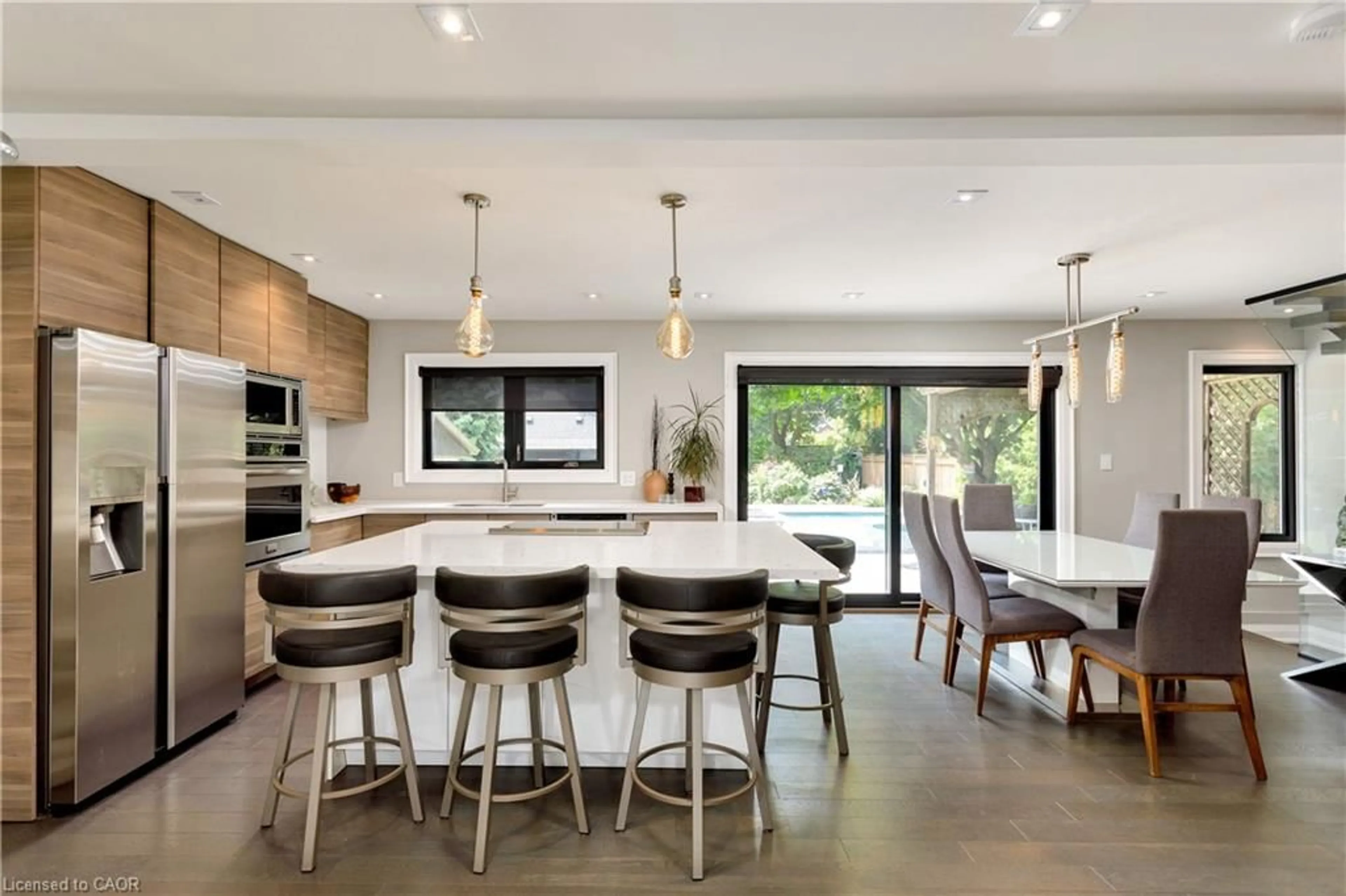 Contemporary kitchen, unknown for 946 Glenwood Ave, Burlington Ontario L7T 2K2