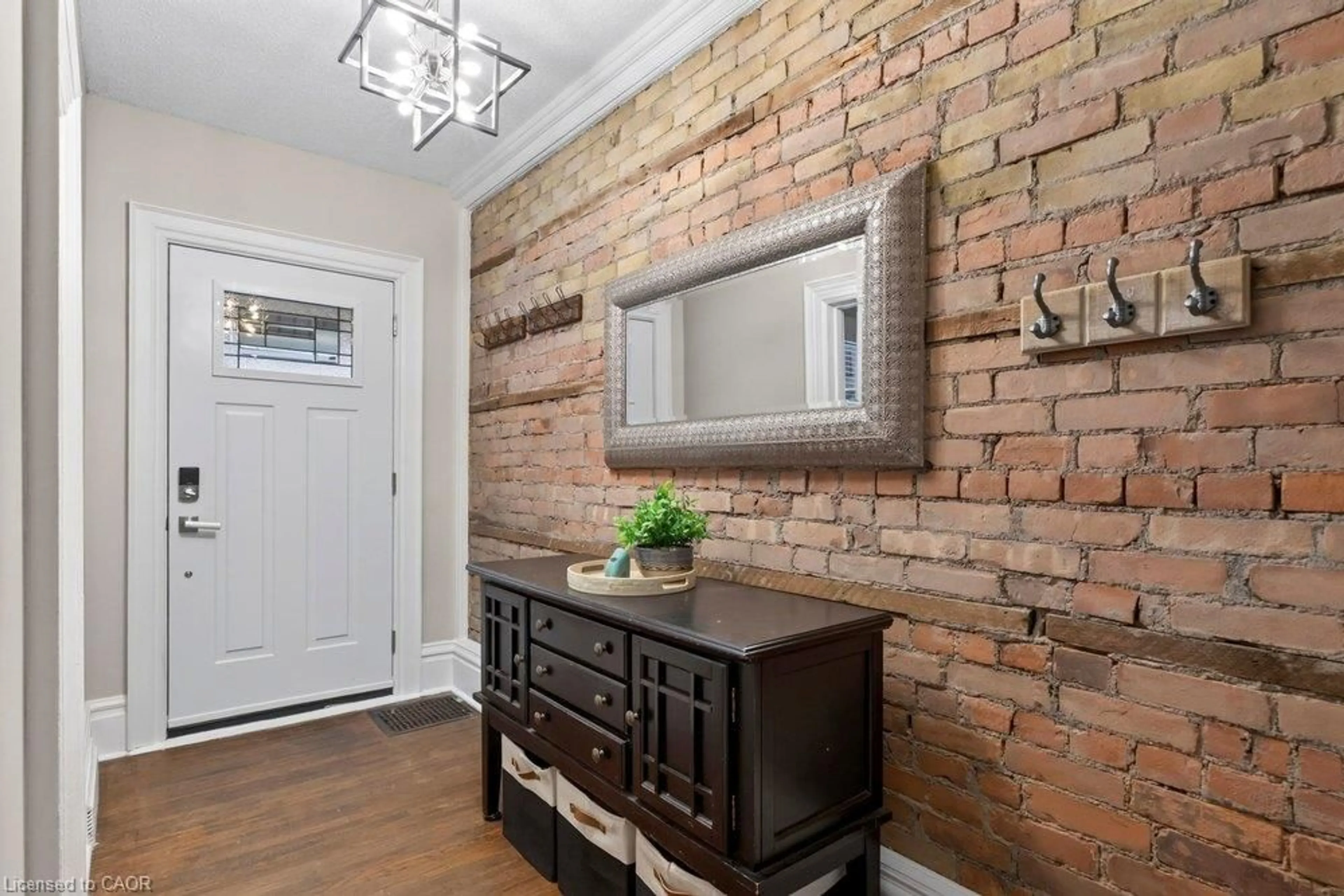 Indoor entryway for 427 Jackson St, Hamilton Ontario L8P 1N3
