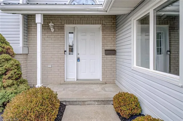 271 College St, Waterford 3