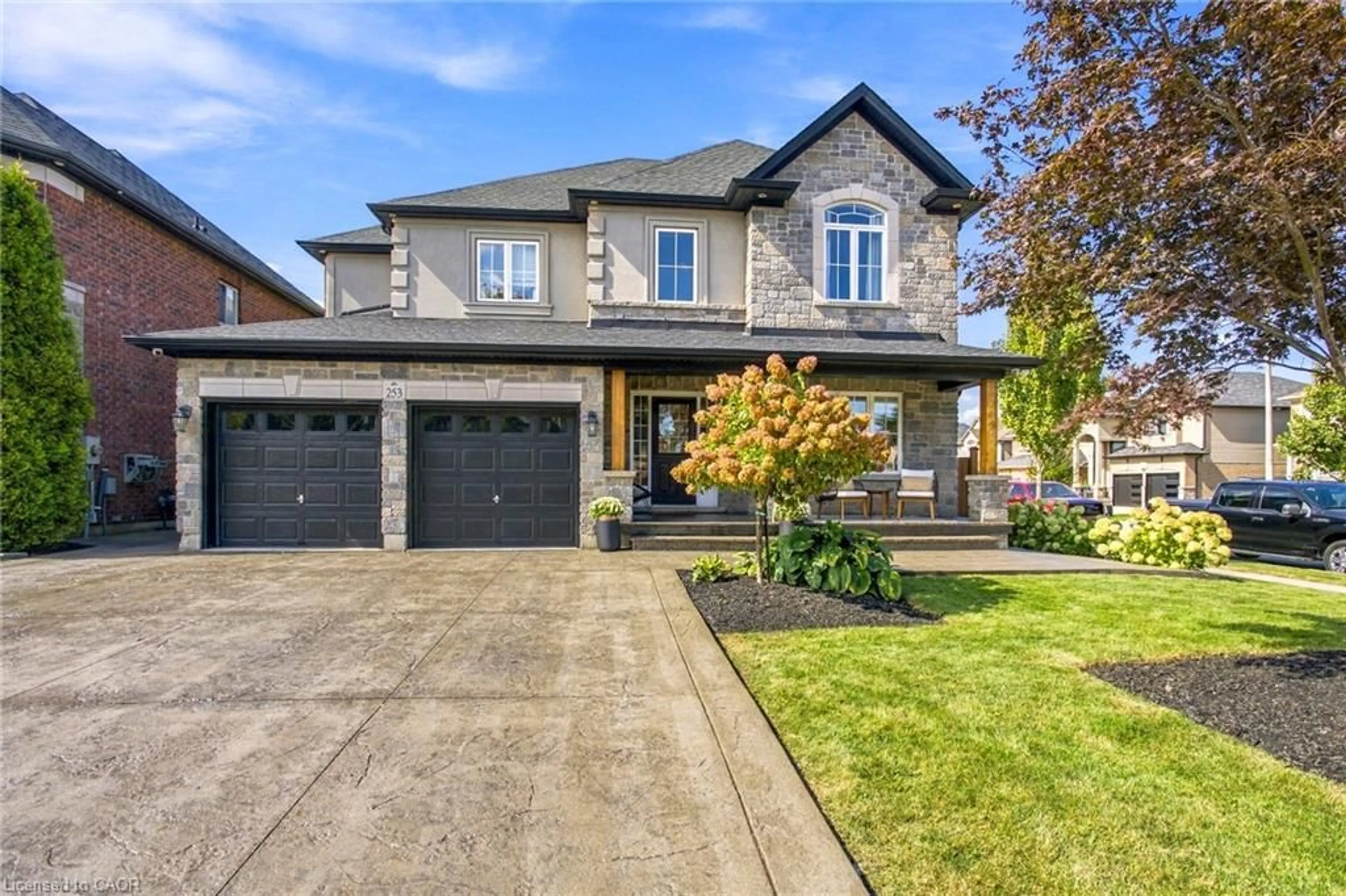 Home with brick exterior material, street for 253 Upper Mount Albion Rd, Stoney Creek Ontario L8J 1V1