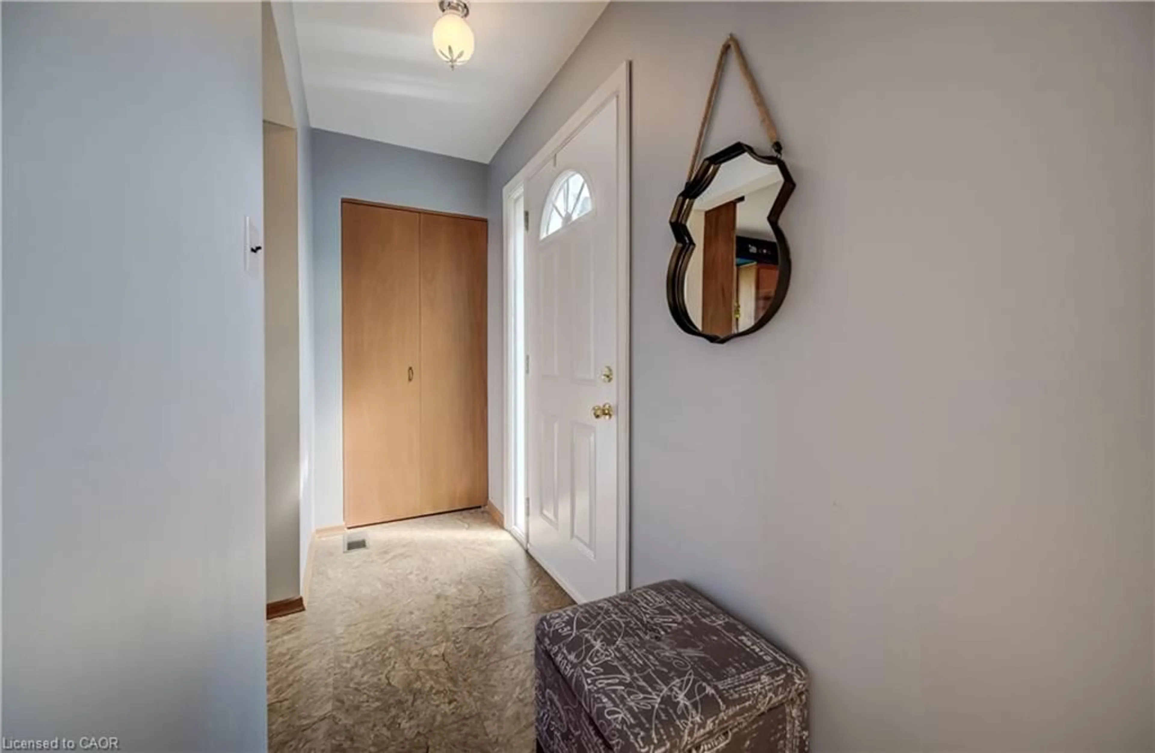 Indoor entryway for 30 Kingswood Dr, Kitchener Ontario N2E 1A7