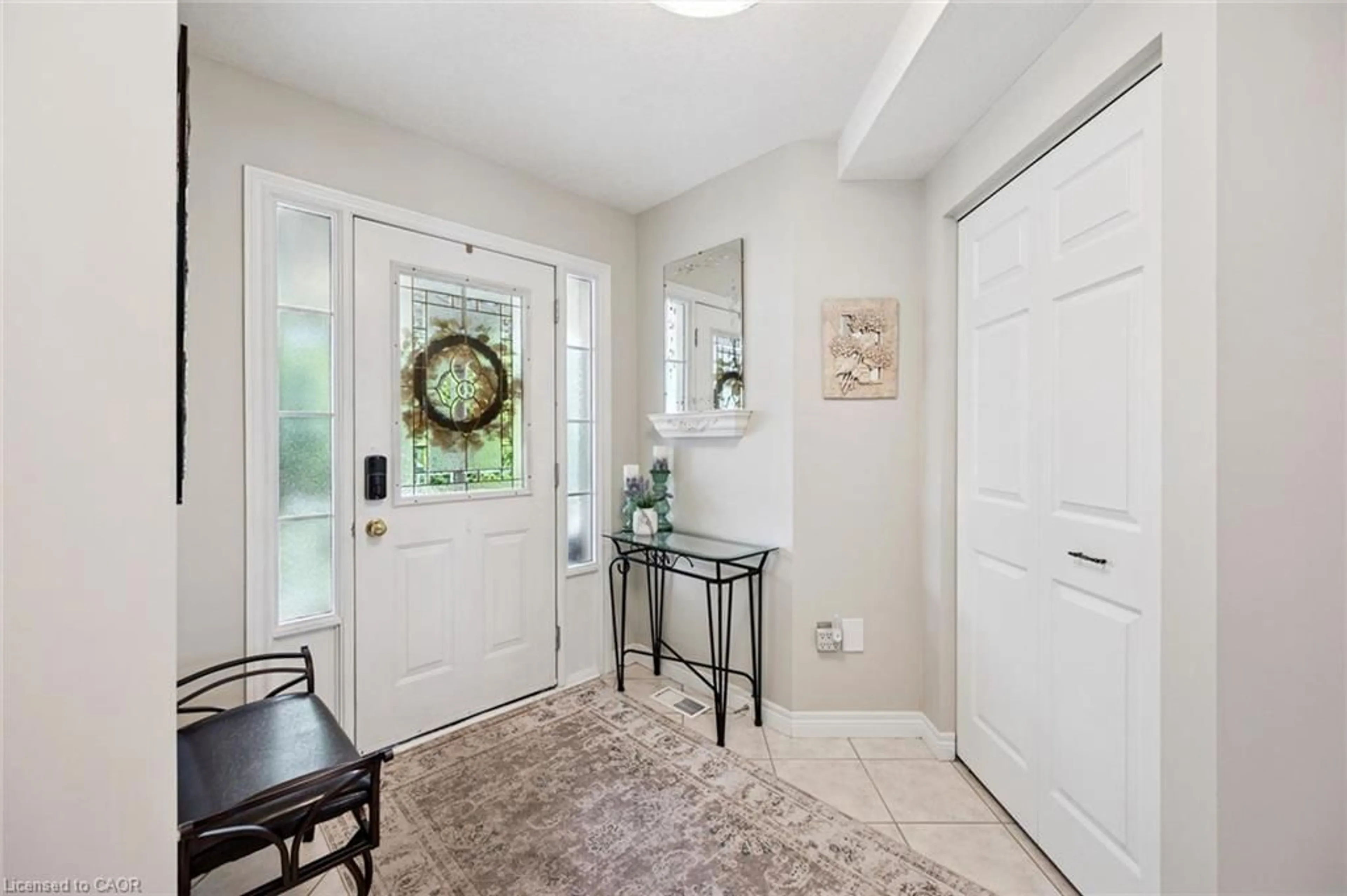 Indoor entryway for 60 Country Club Dr, Cambridge Ontario N1T 1Z8