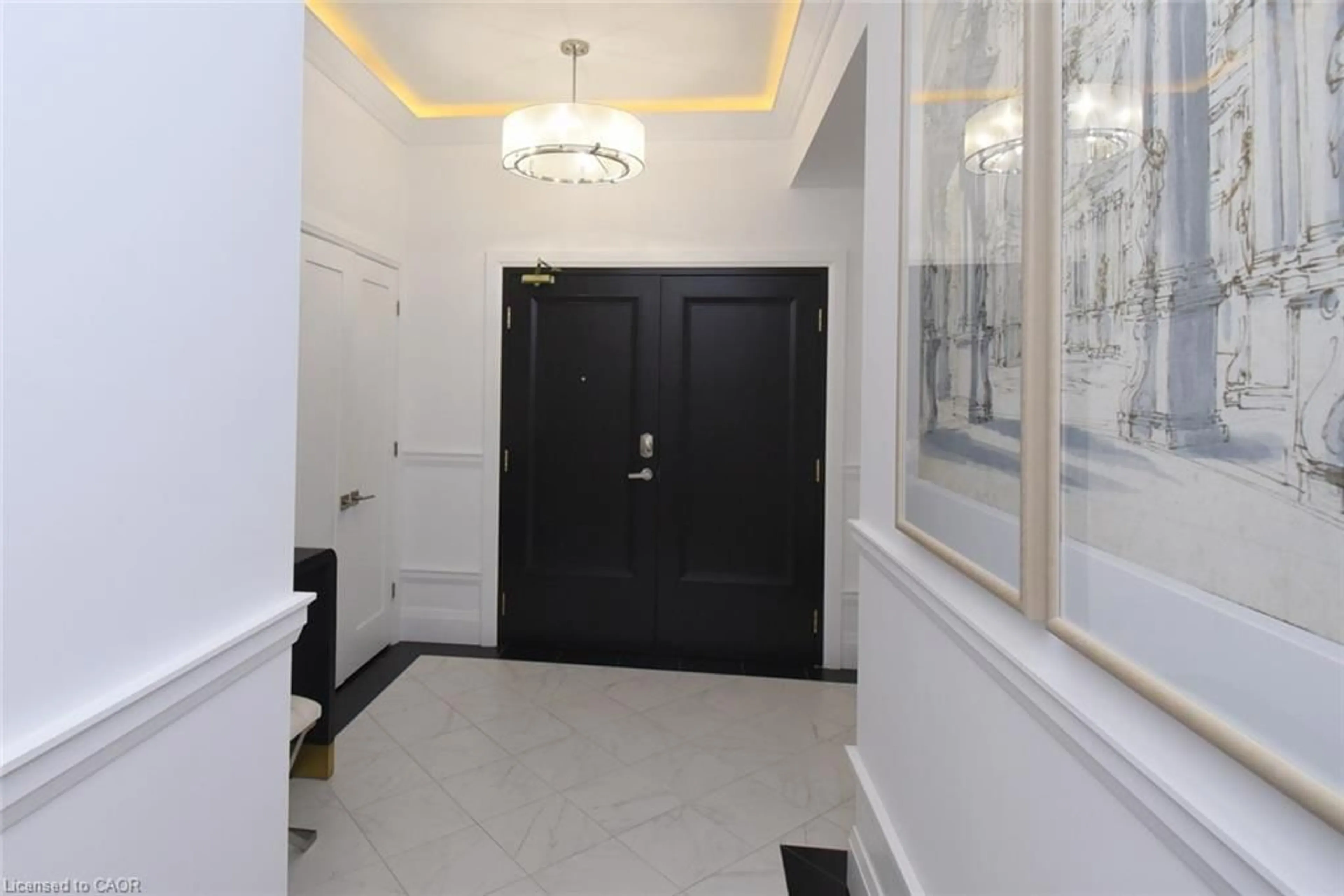 Indoor foyer for 2000 Creekside Dr #PH 901, Dundas Ontario L9H 7S7