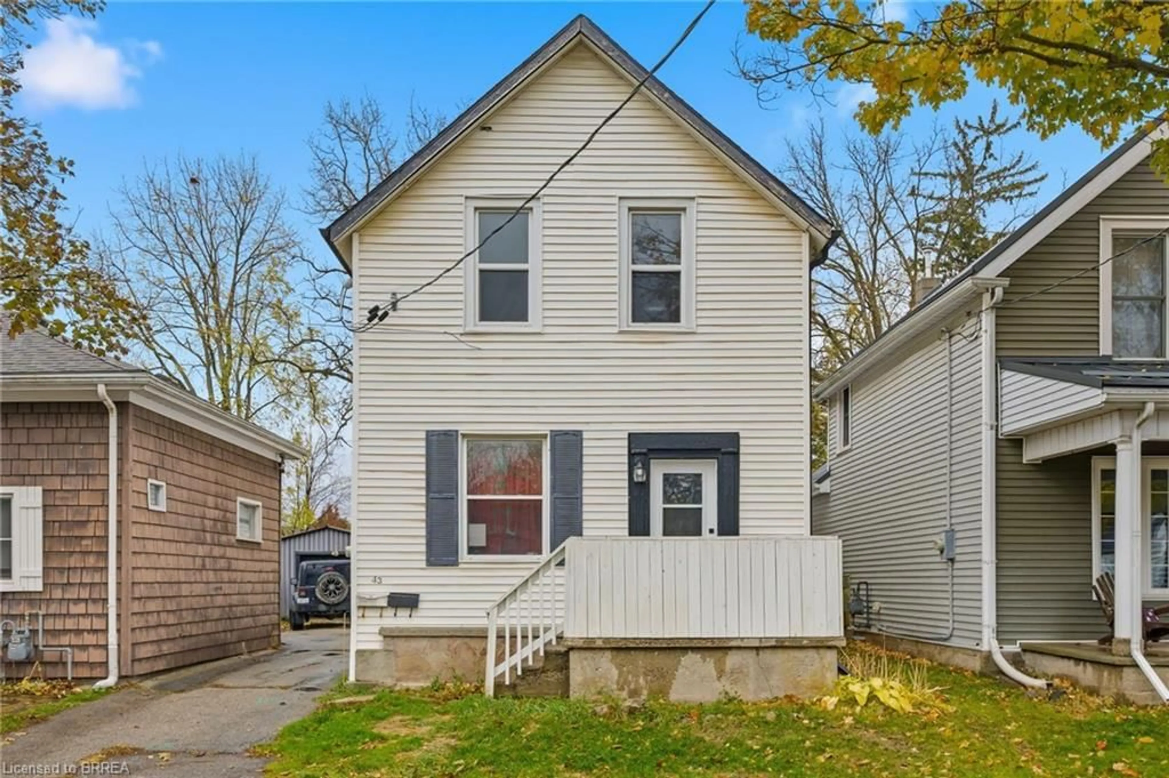 Home with vinyl exterior material, street for 43 Richardson St, Brantford Ontario N3T 1H7