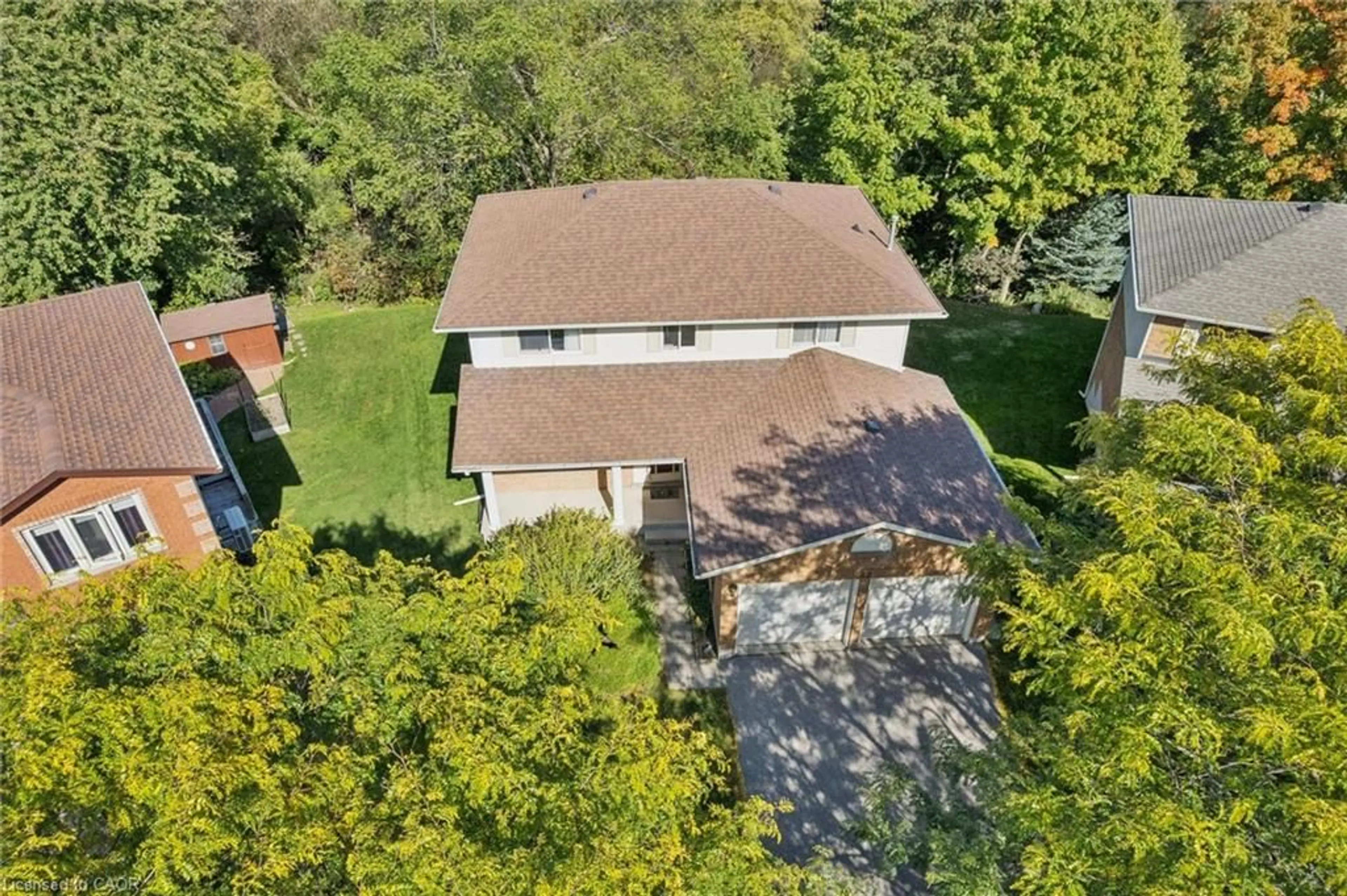 A pic from outside/outdoor area/front of a property/back of a property/a pic from drone, street for 42 Mitton Pl, Kitchener Ontario N2R 1B4