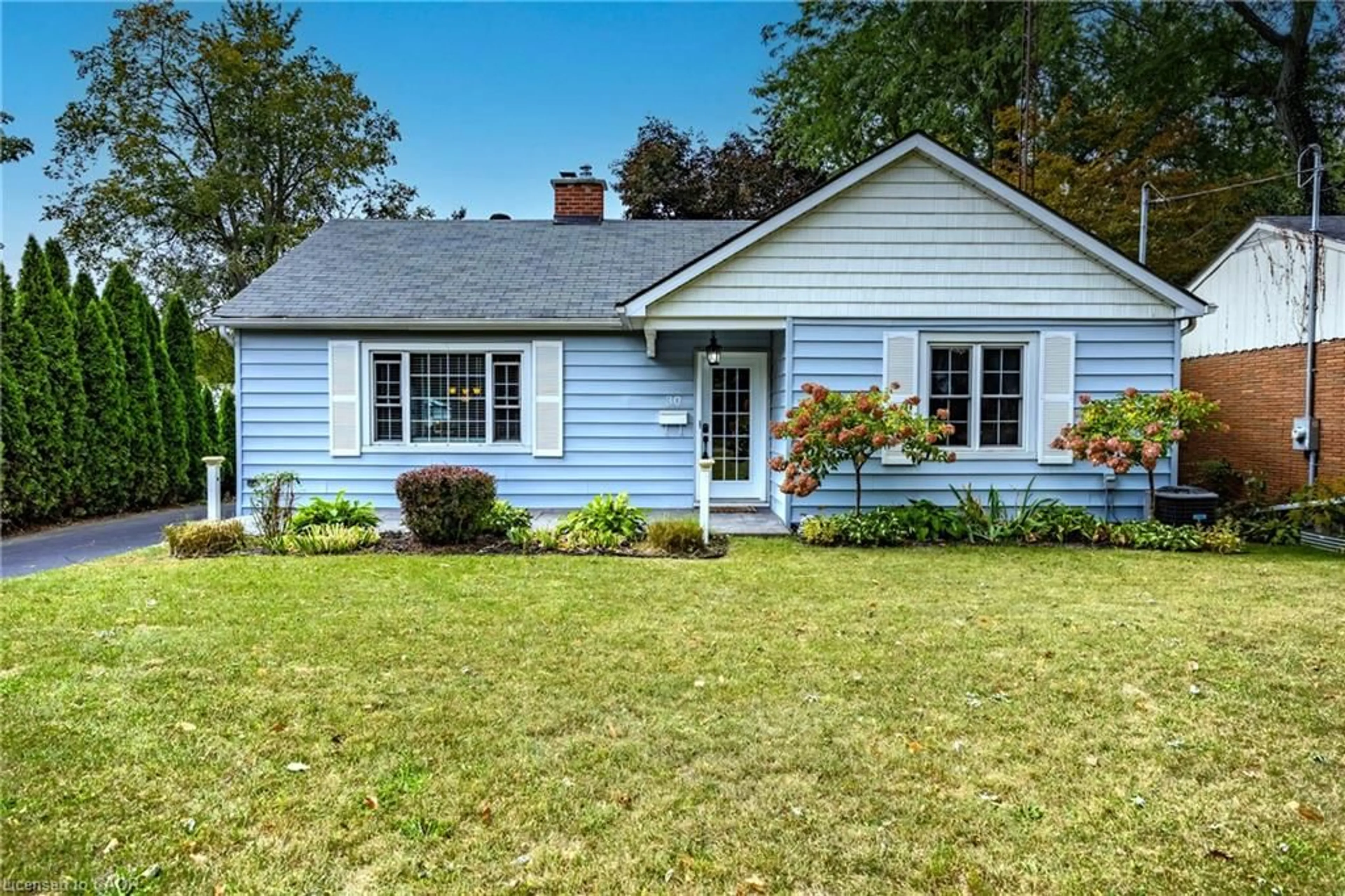 Home with vinyl exterior material, street for 30 Gibson Dr, Simcoe Ontario N3Y 3L3
