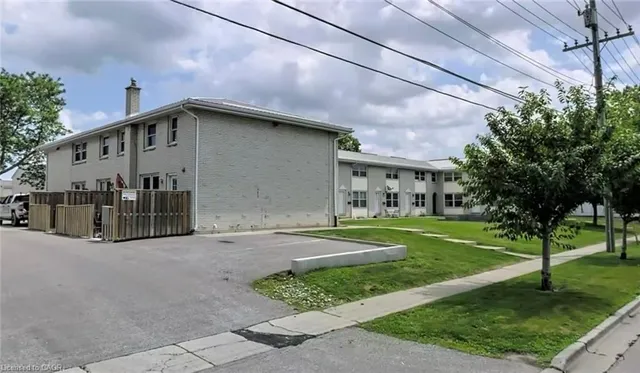 730 Indian Rd, Sarnia 3