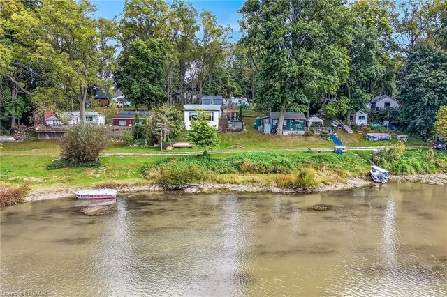 7 Riverfront Lane, Cayuga 5
