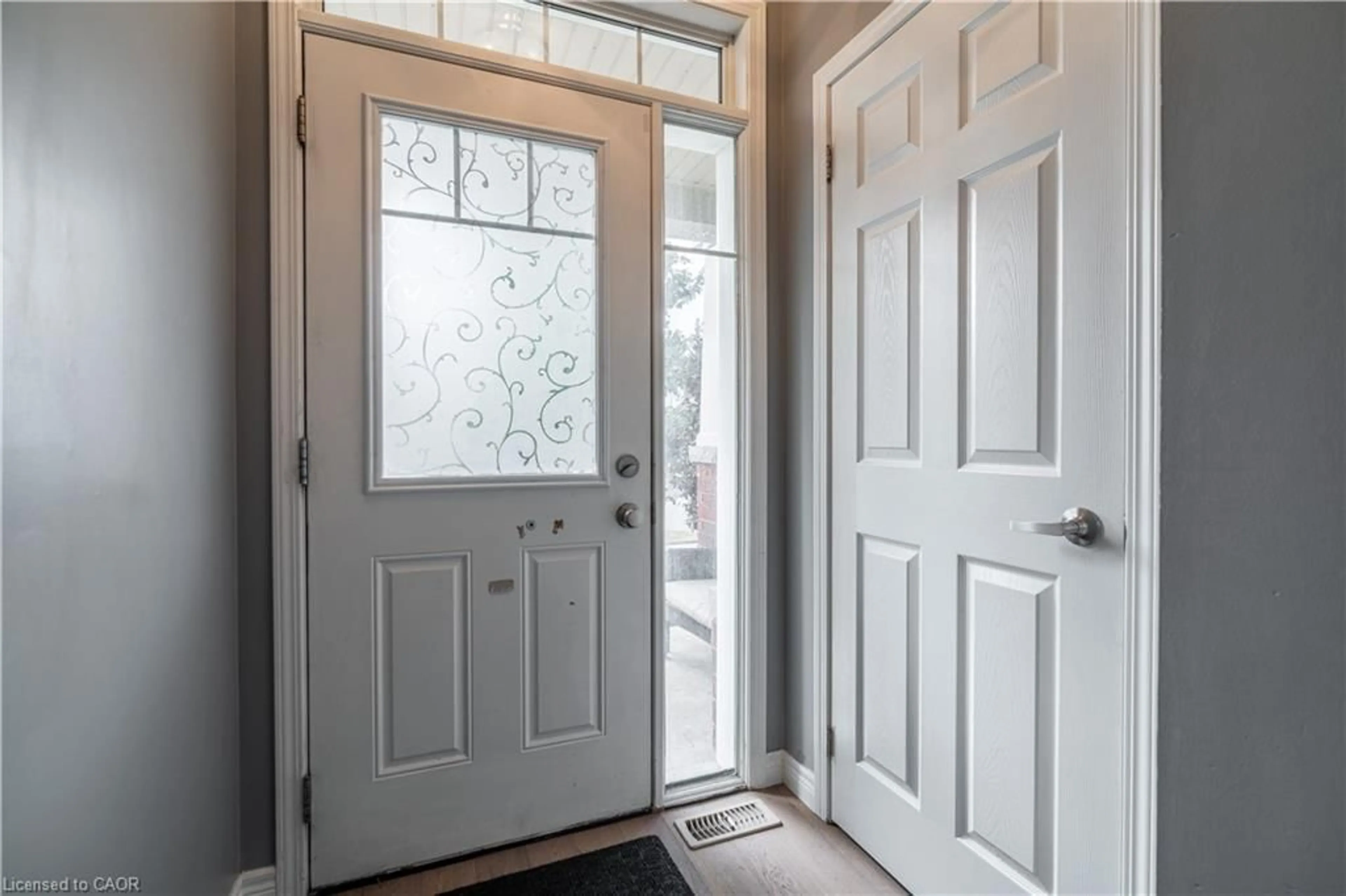 Indoor entryway for 56 Peer Crt, Hamilton Ontario L9K 0C5