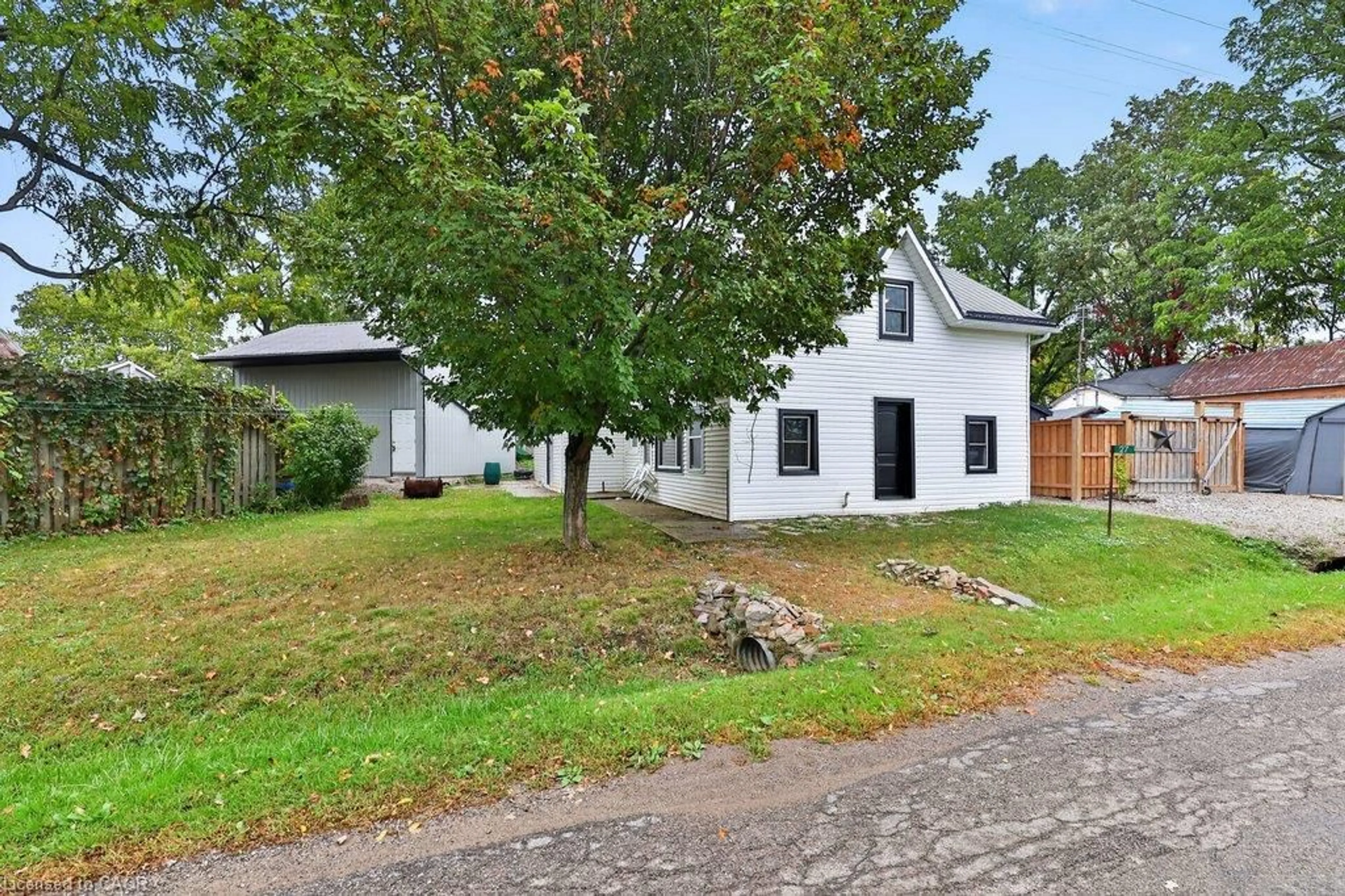 A pic from outside/outdoor area/front of a property/back of a property/a pic from drone, street for 27 Indiana Rd, Hagersville Ontario N0A 1H0