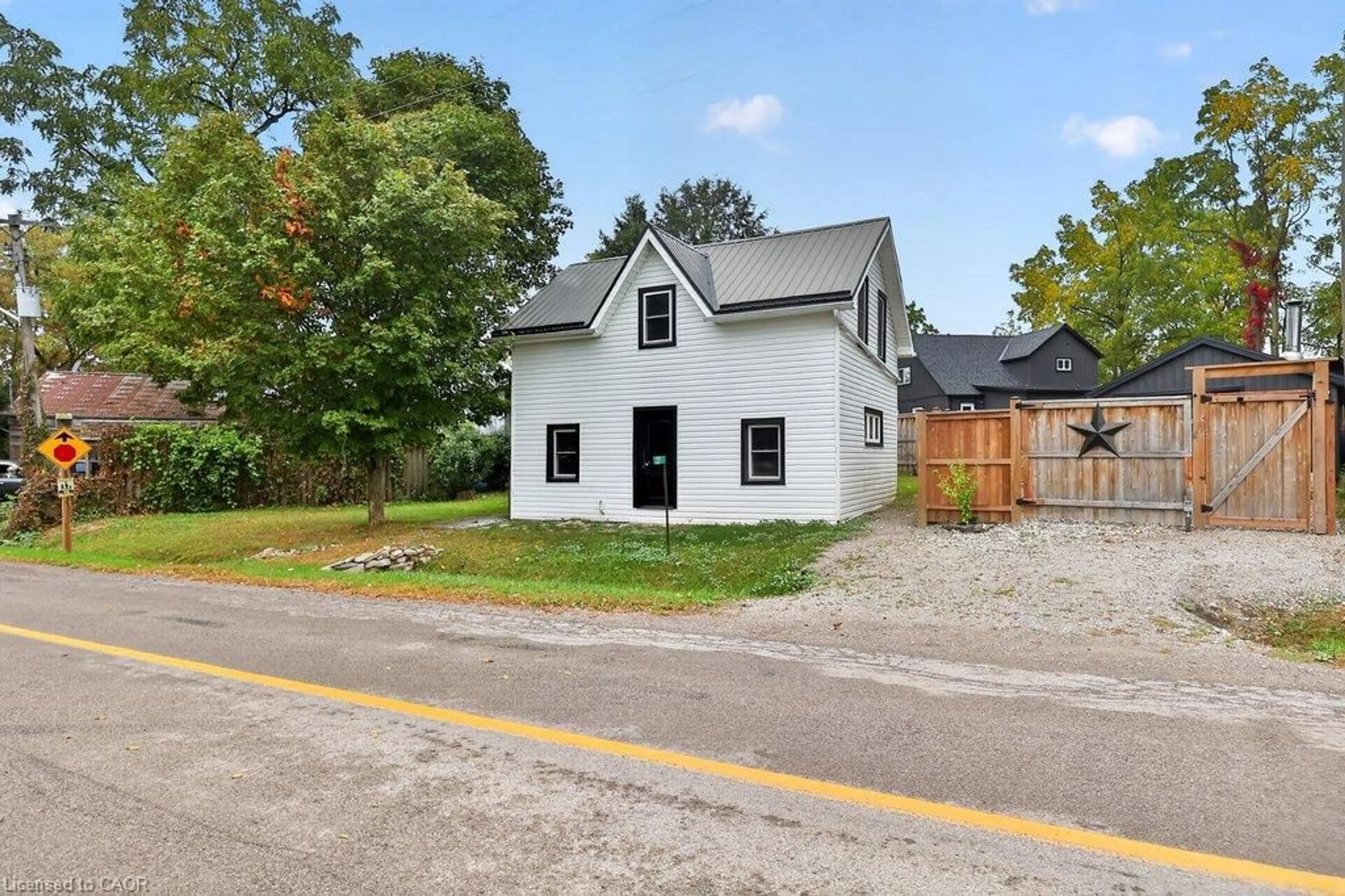 A pic from outside/outdoor area/front of a property/back of a property/a pic from drone, street for 27 Indiana Rd, Hagersville Ontario N0A 1H0