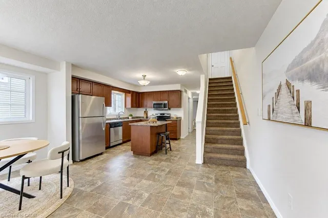 925 Glasgow St #C, Kitchener 5